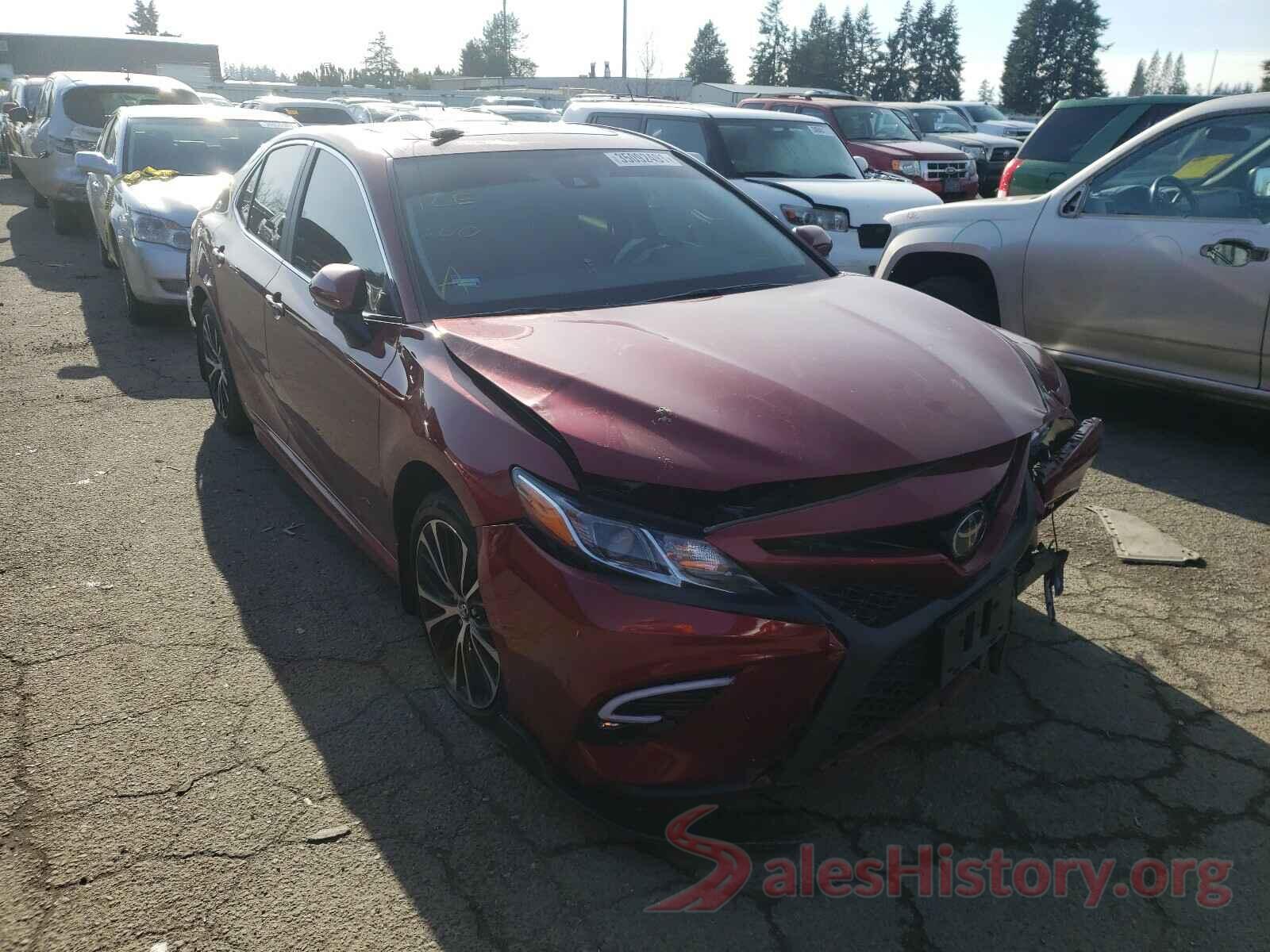 4T1B11HK0JU650194 2018 TOYOTA CAMRY