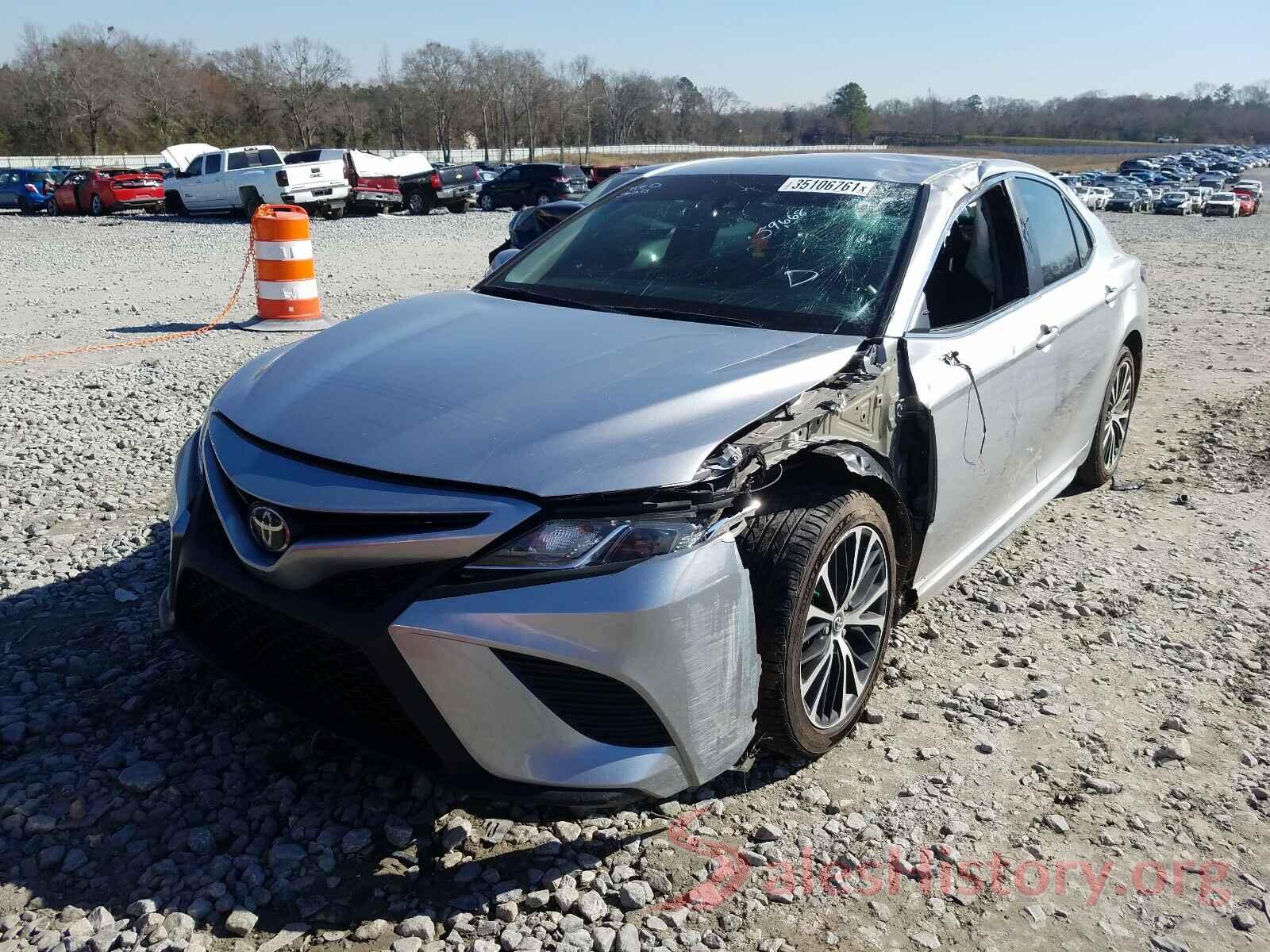 4T1B11HK6JU563805 2018 TOYOTA CAMRY