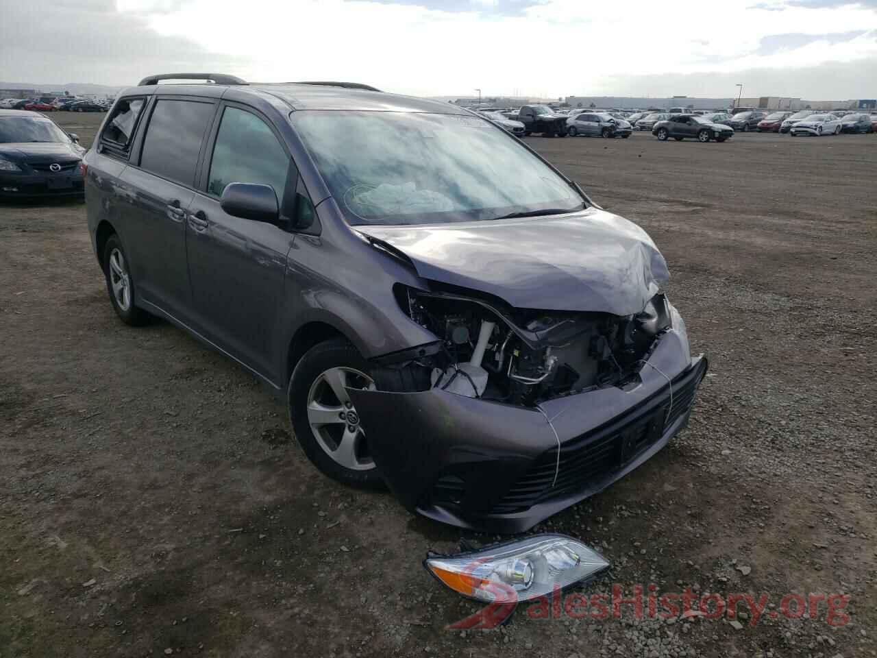 5TDKZ3DC8KS003040 2019 TOYOTA SIENNA