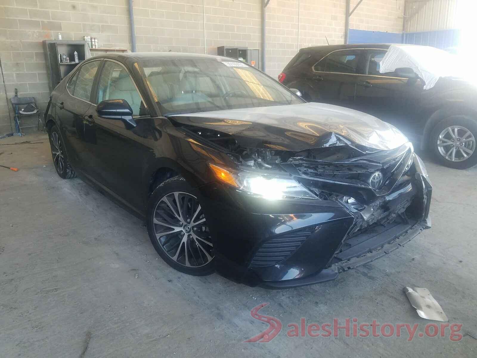 4T1B11HK8JU027695 2018 TOYOTA CAMRY