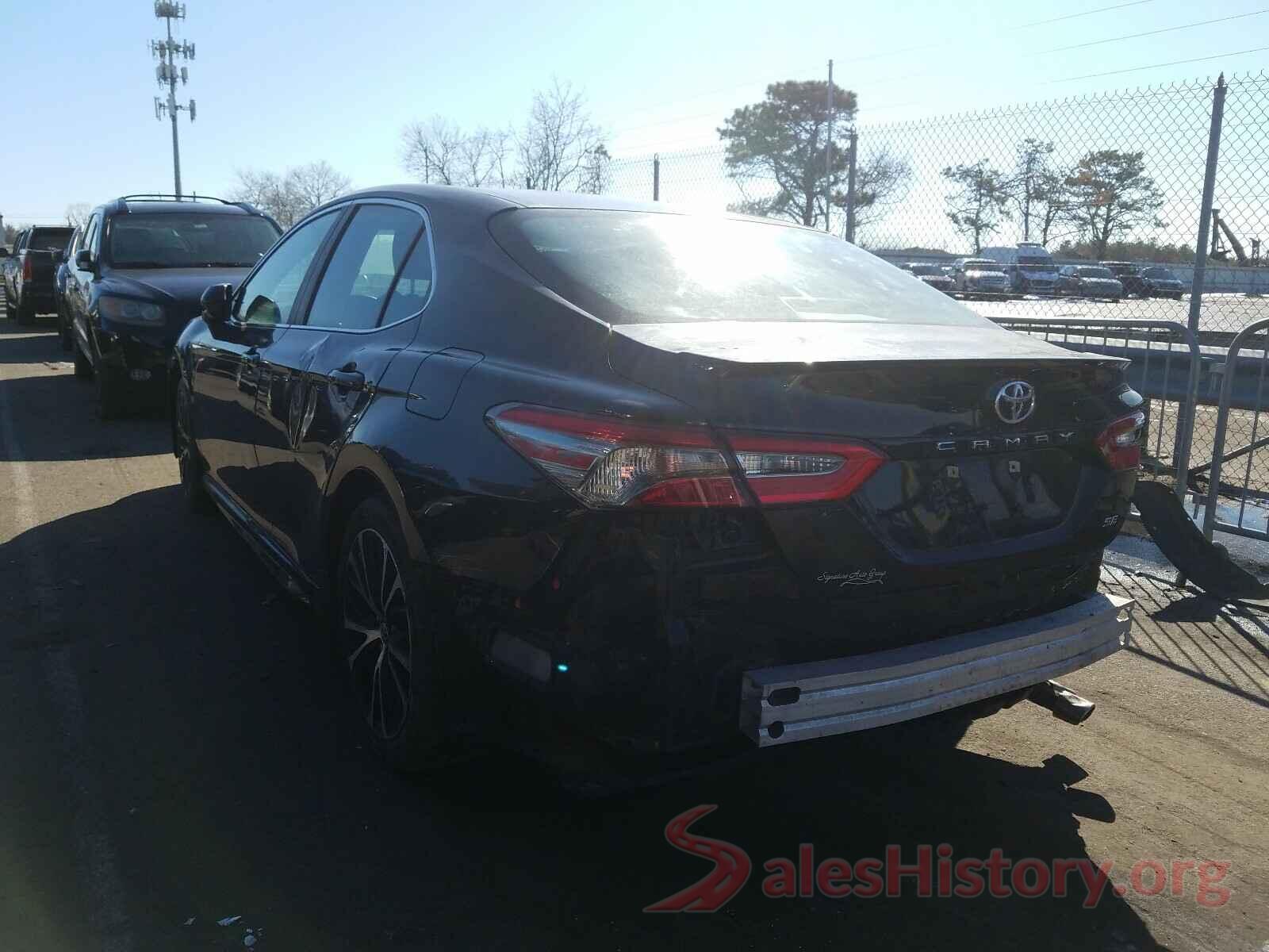 4T1B11HKXJU152066 2018 TOYOTA CAMRY