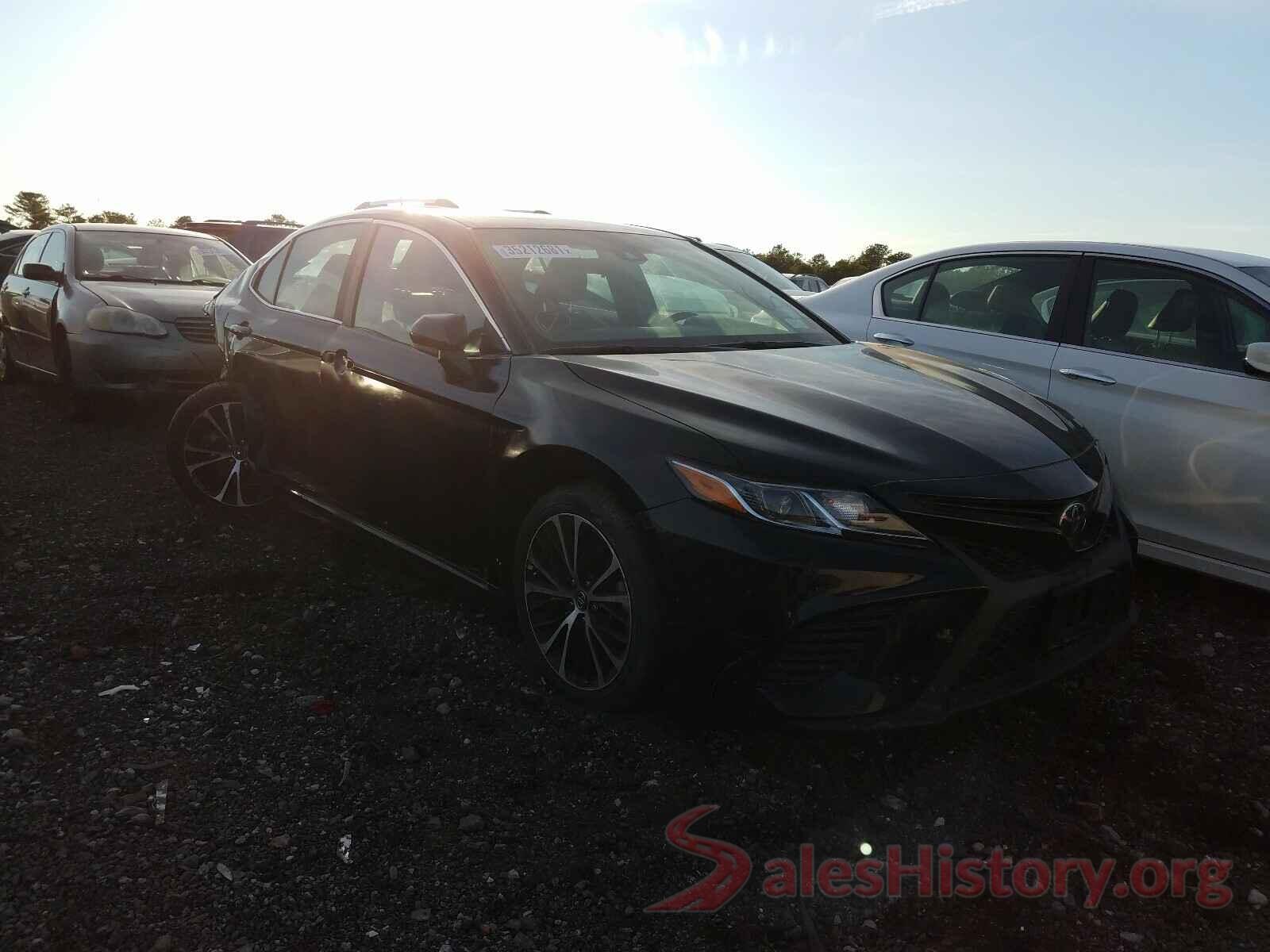 4T1B11HKXJU152066 2018 TOYOTA CAMRY