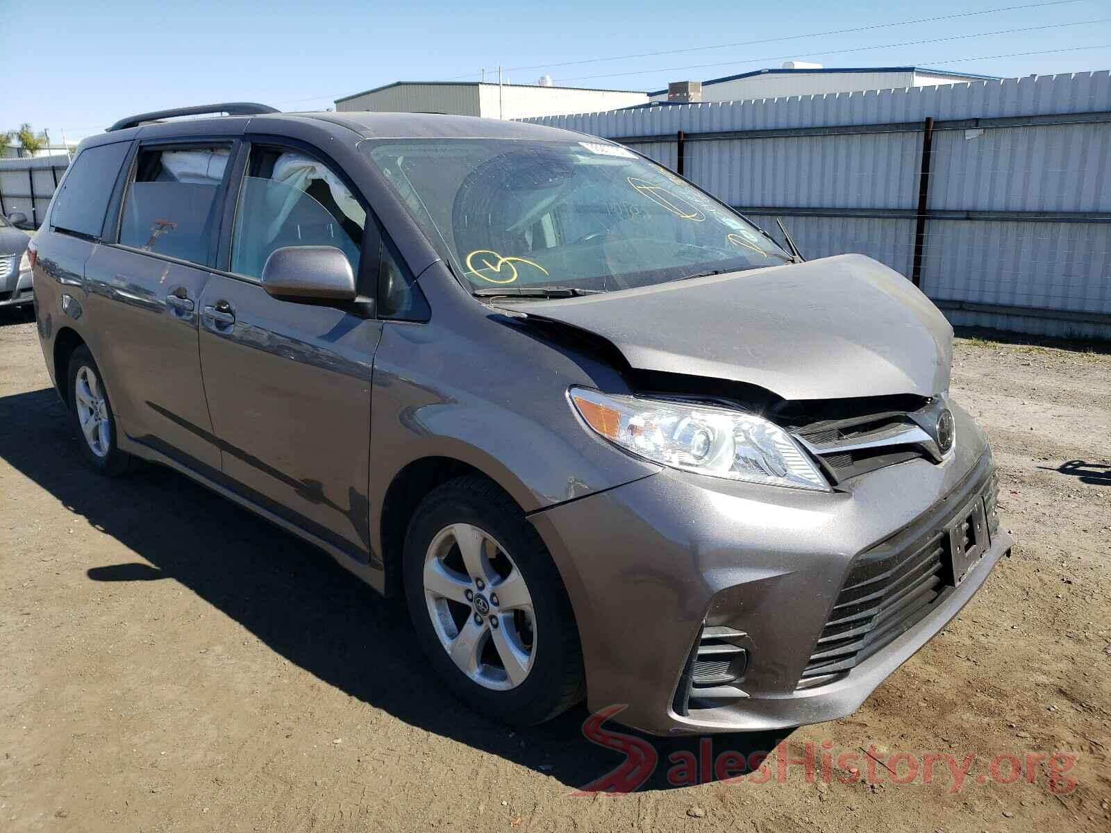 5TDKZ3DC5JS942080 2018 TOYOTA SIENNA