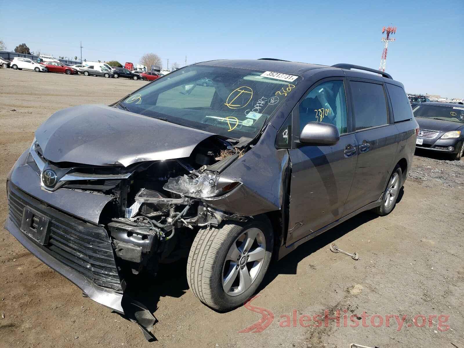 5TDKZ3DC5JS942080 2018 TOYOTA SIENNA