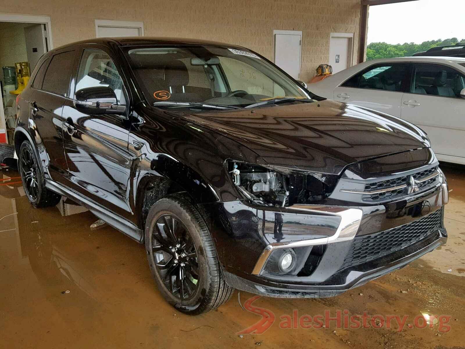 JA4AP3AUXJU006718 2018 MITSUBISHI OUTLANDER