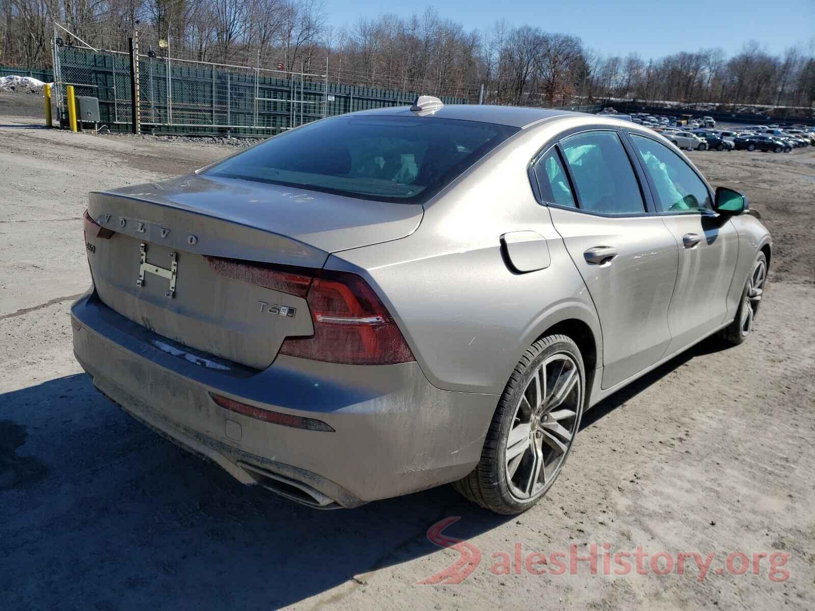 7JRA22TM1KG014137 2019 VOLVO S60