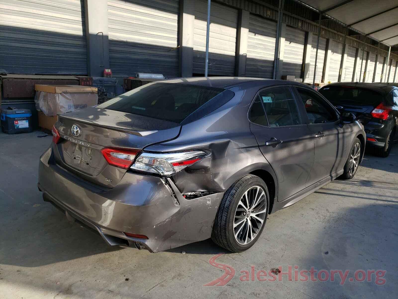 4T1B11HK1JU628561 2018 TOYOTA CAMRY