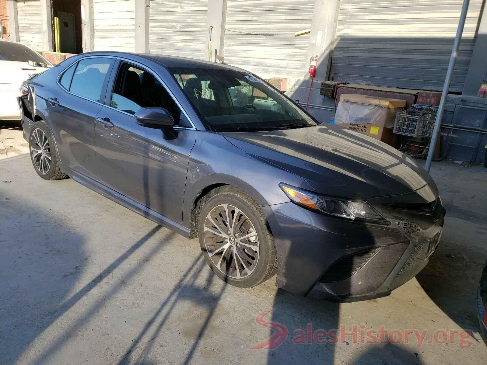 4T1B11HK1JU628561 2018 TOYOTA CAMRY