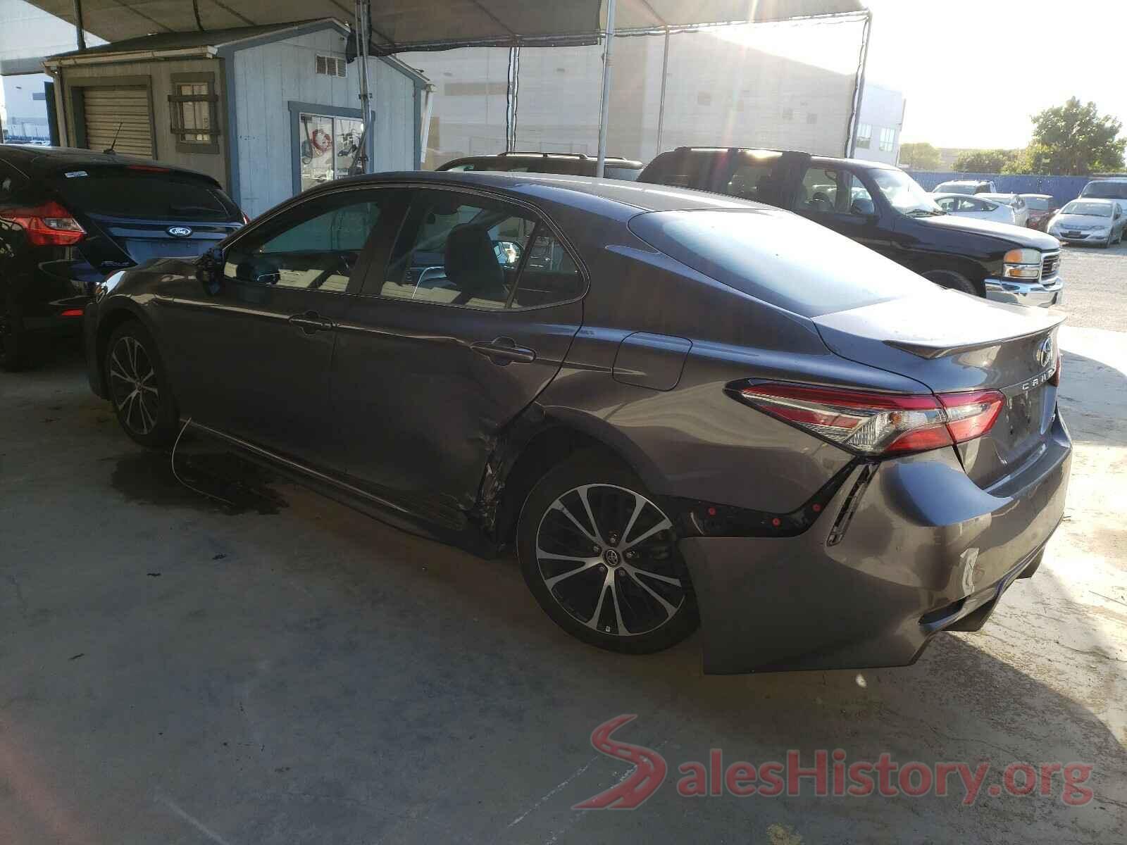 4T1B11HK1JU628561 2018 TOYOTA CAMRY