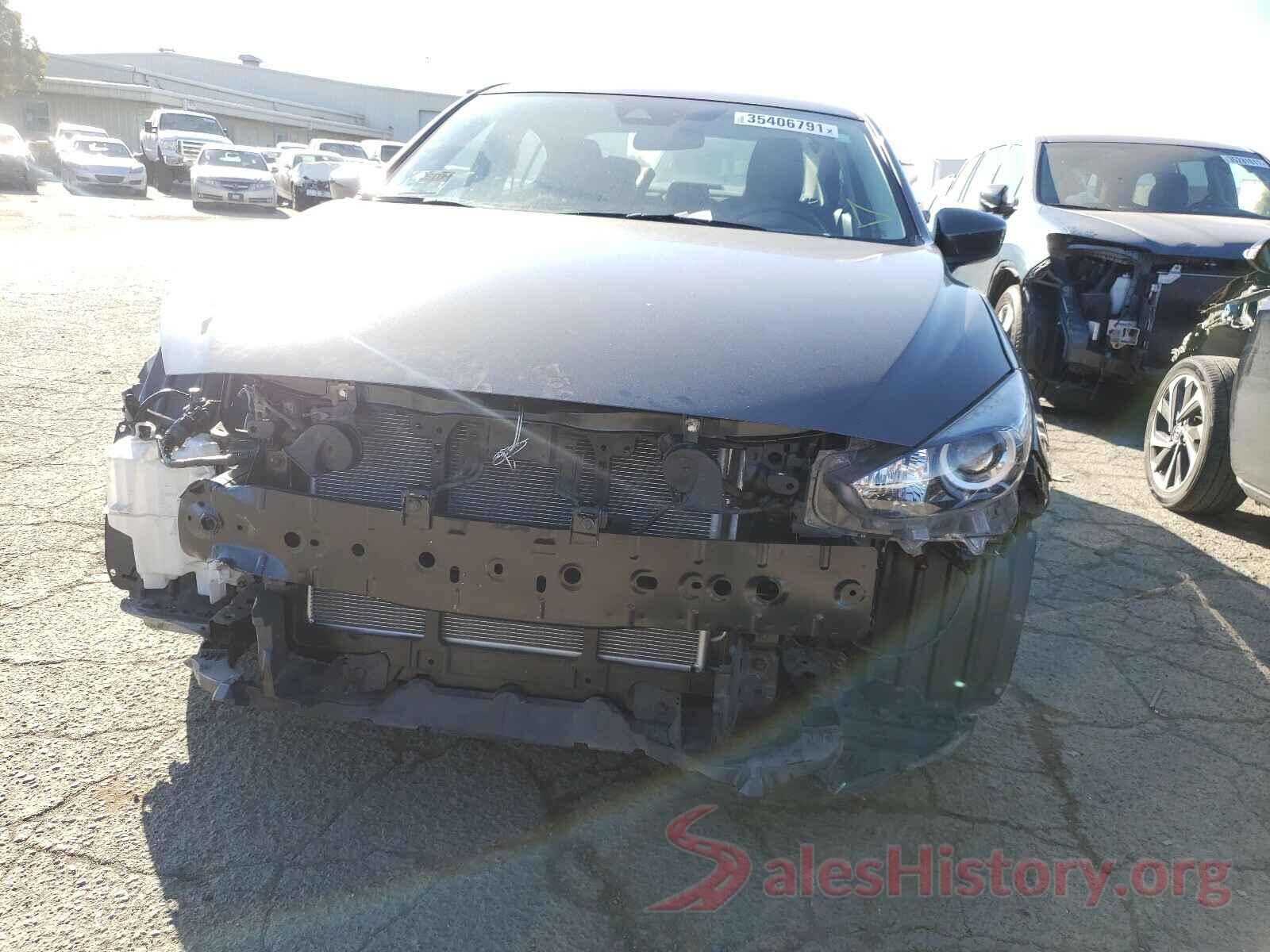 3MZBN1U76JM209732 2018 MAZDA 3