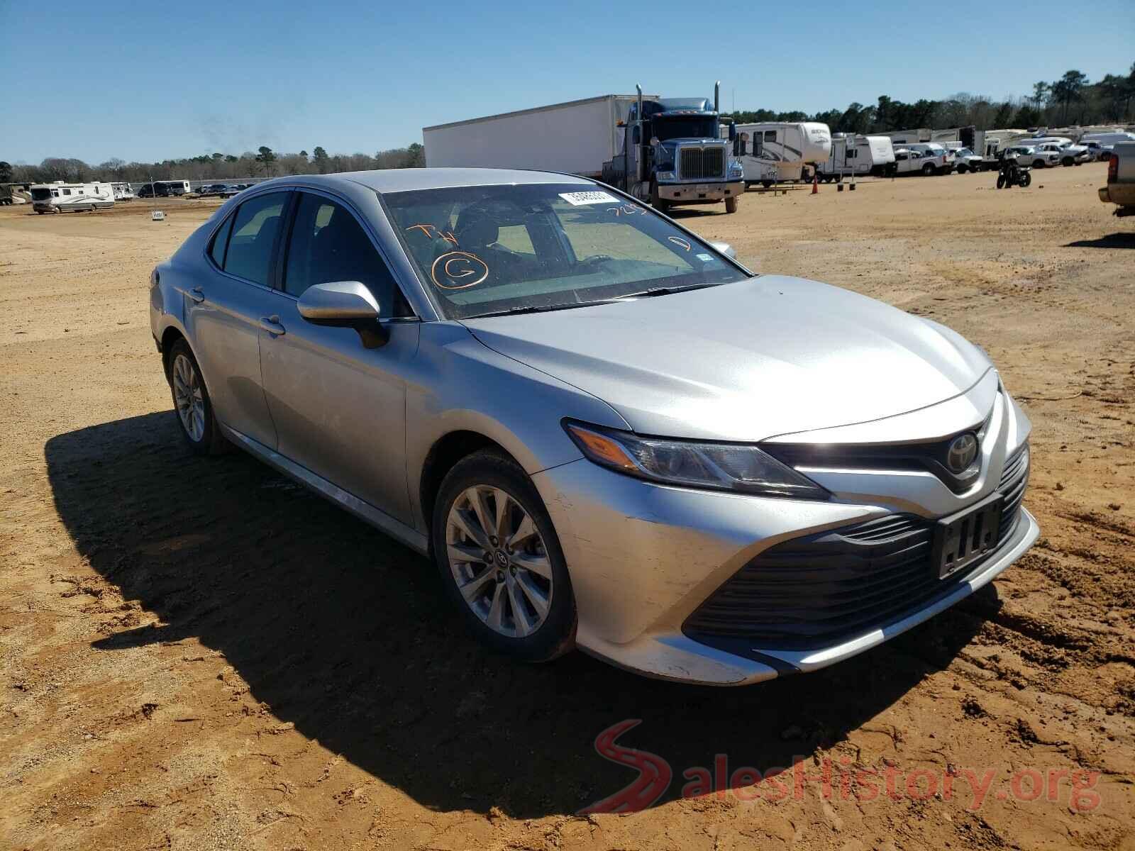 4T1B11HK8JU597213 2018 TOYOTA CAMRY