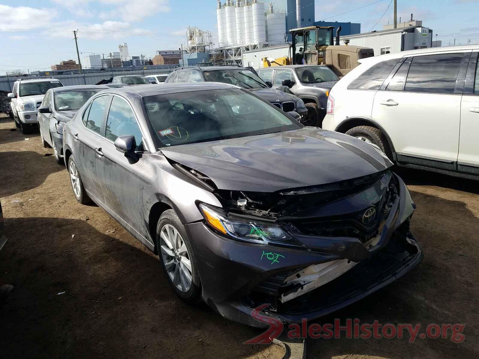 4T1B11HK2JU098293 2018 TOYOTA CAMRY