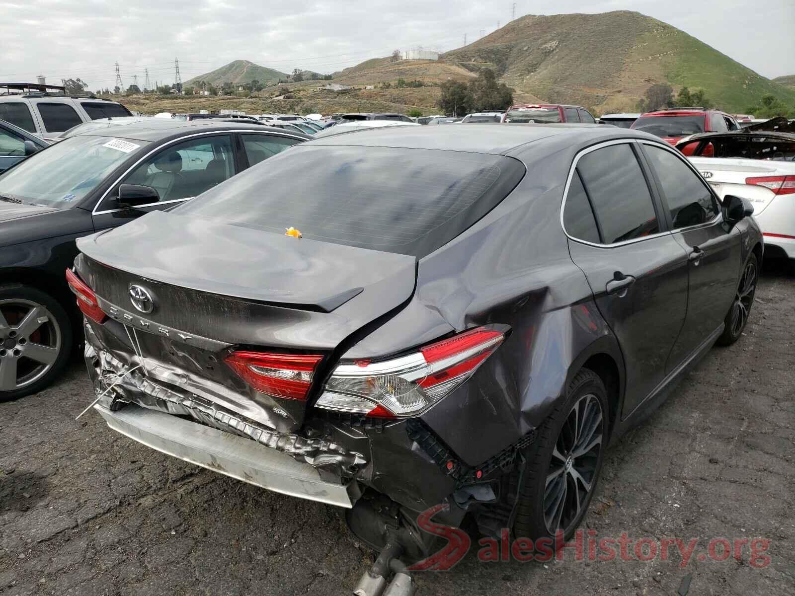 4T1B11HK7JU142062 2018 TOYOTA CAMRY