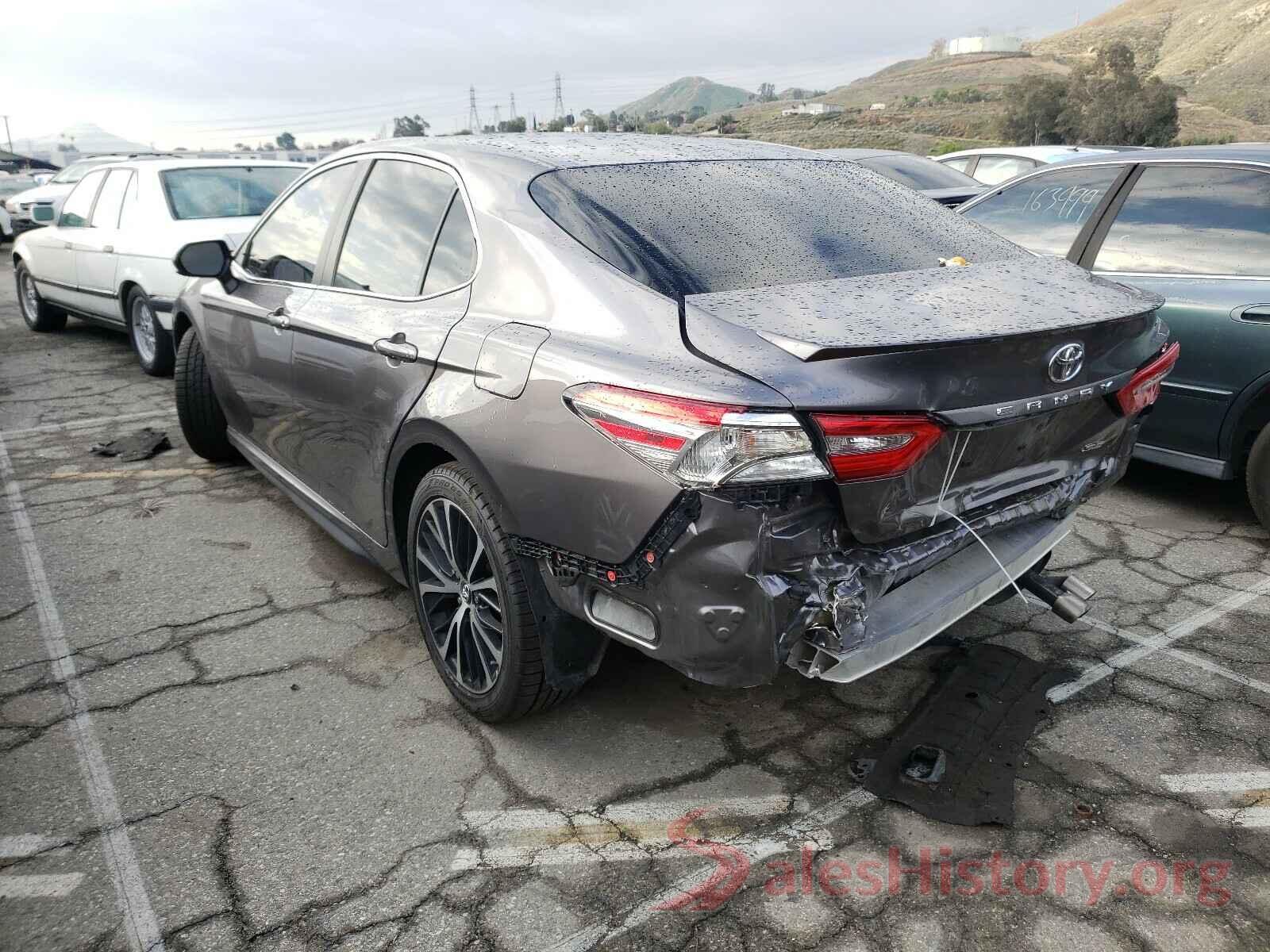 4T1B11HK7JU142062 2018 TOYOTA CAMRY