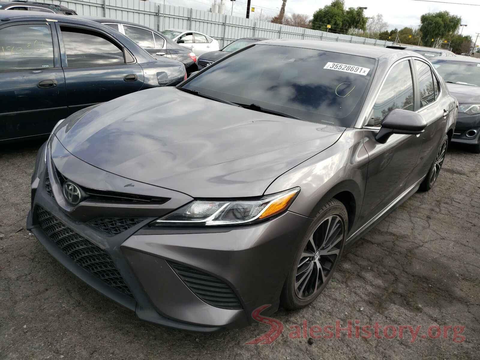 4T1B11HK7JU142062 2018 TOYOTA CAMRY