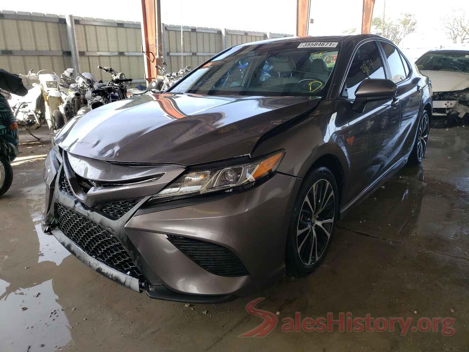 4T1B11HK3JU678197 2018 TOYOTA CAMRY