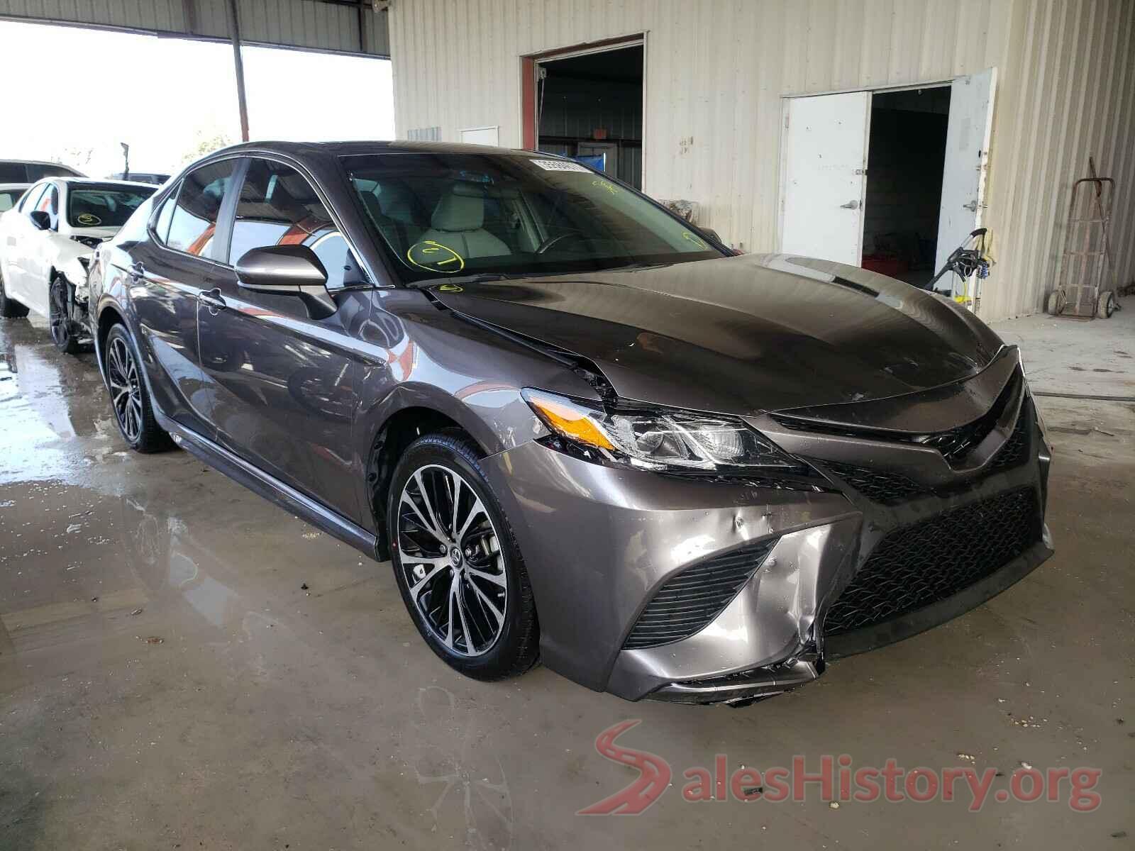 4T1B11HK3JU678197 2018 TOYOTA CAMRY