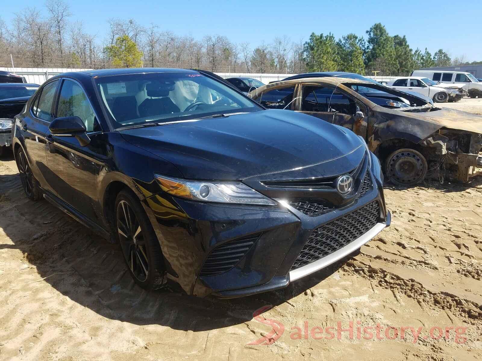 4T1B61HK3JU555131 2018 TOYOTA CAMRY