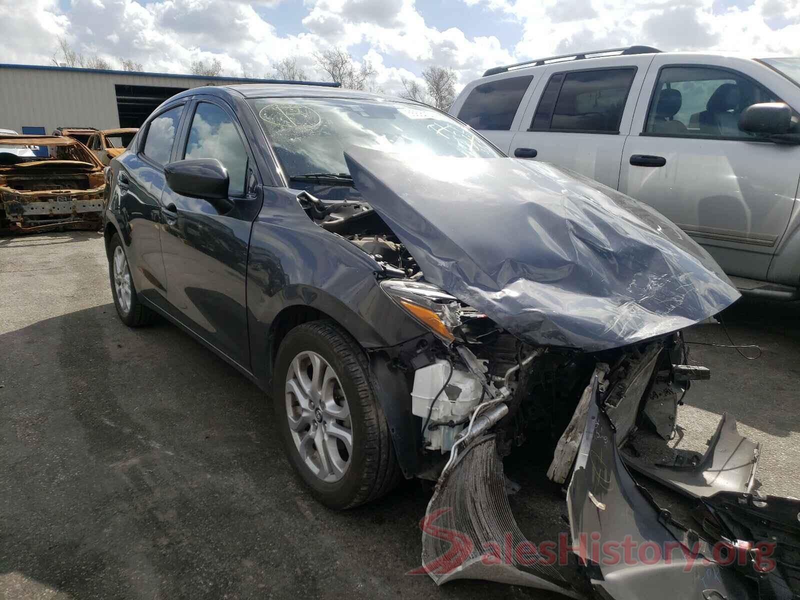 3MYDLBYV4JY302758 2018 TOYOTA YARIS