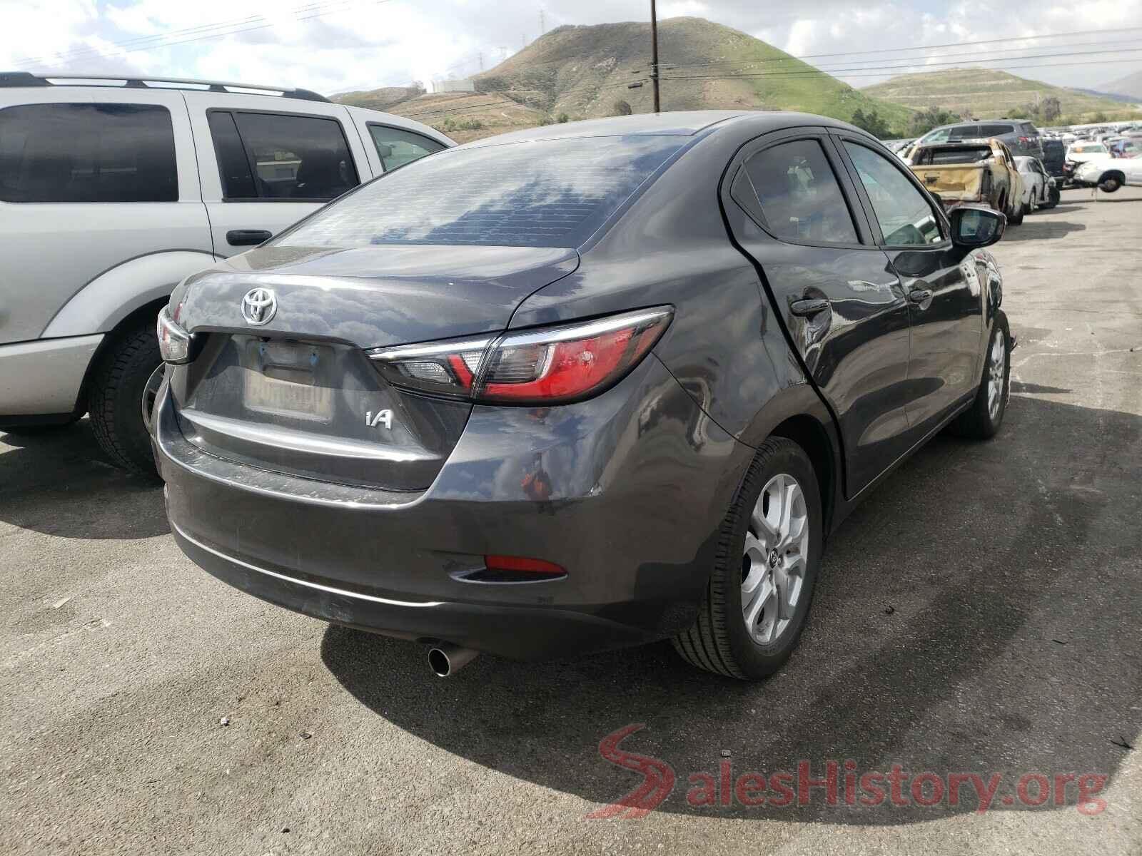 3MYDLBYV4JY302758 2018 TOYOTA YARIS