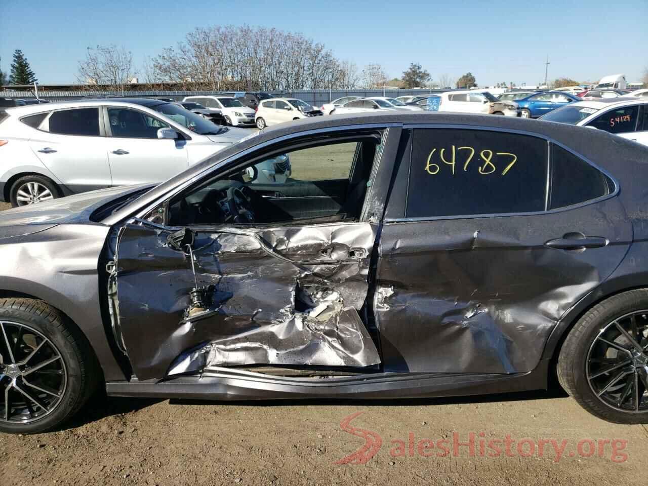 4T1B11HK8JU043024 2018 TOYOTA CAMRY