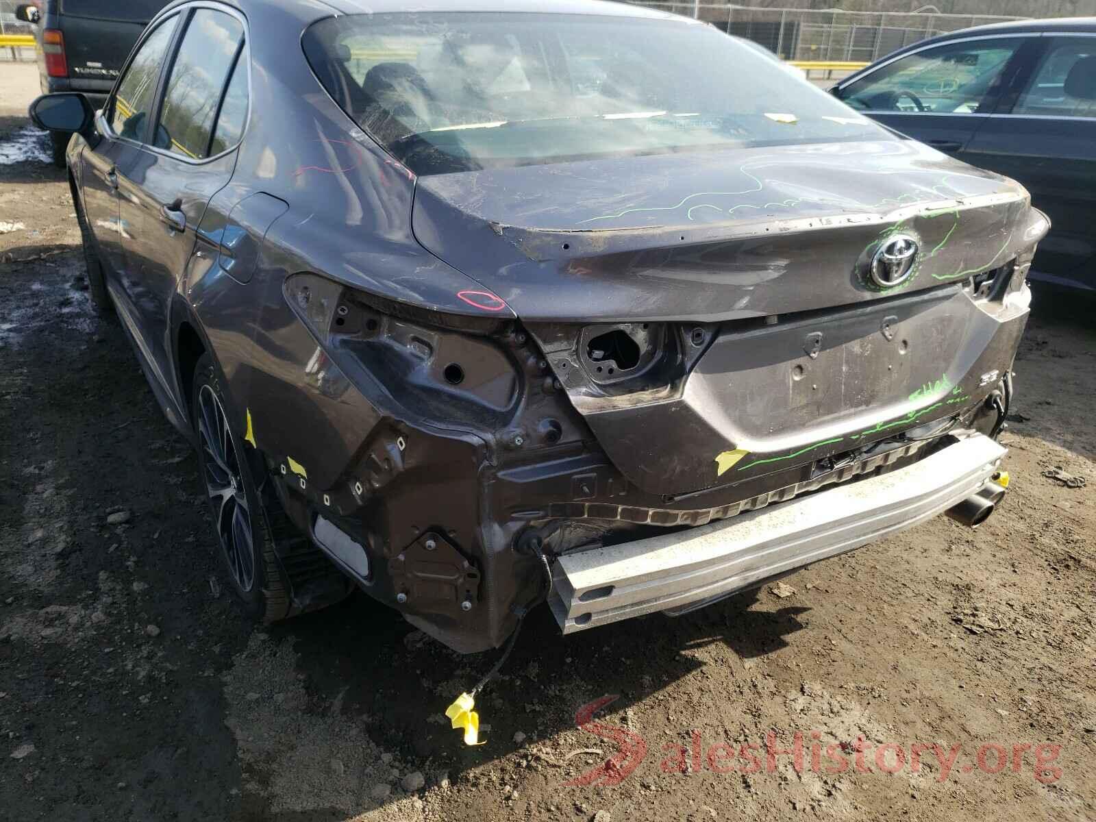 4T1B11HK4JU093841 2018 TOYOTA CAMRY