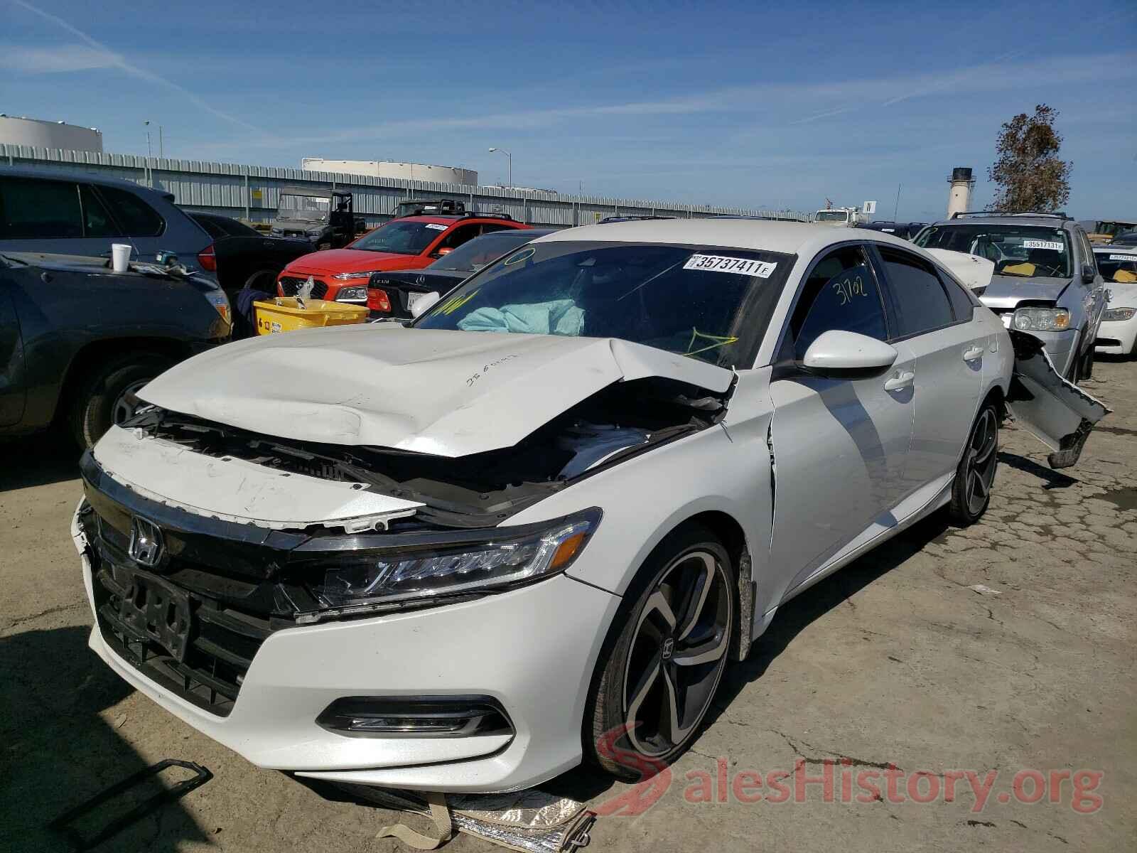 1HGCV1F33JA155290 2018 HONDA ACCORD