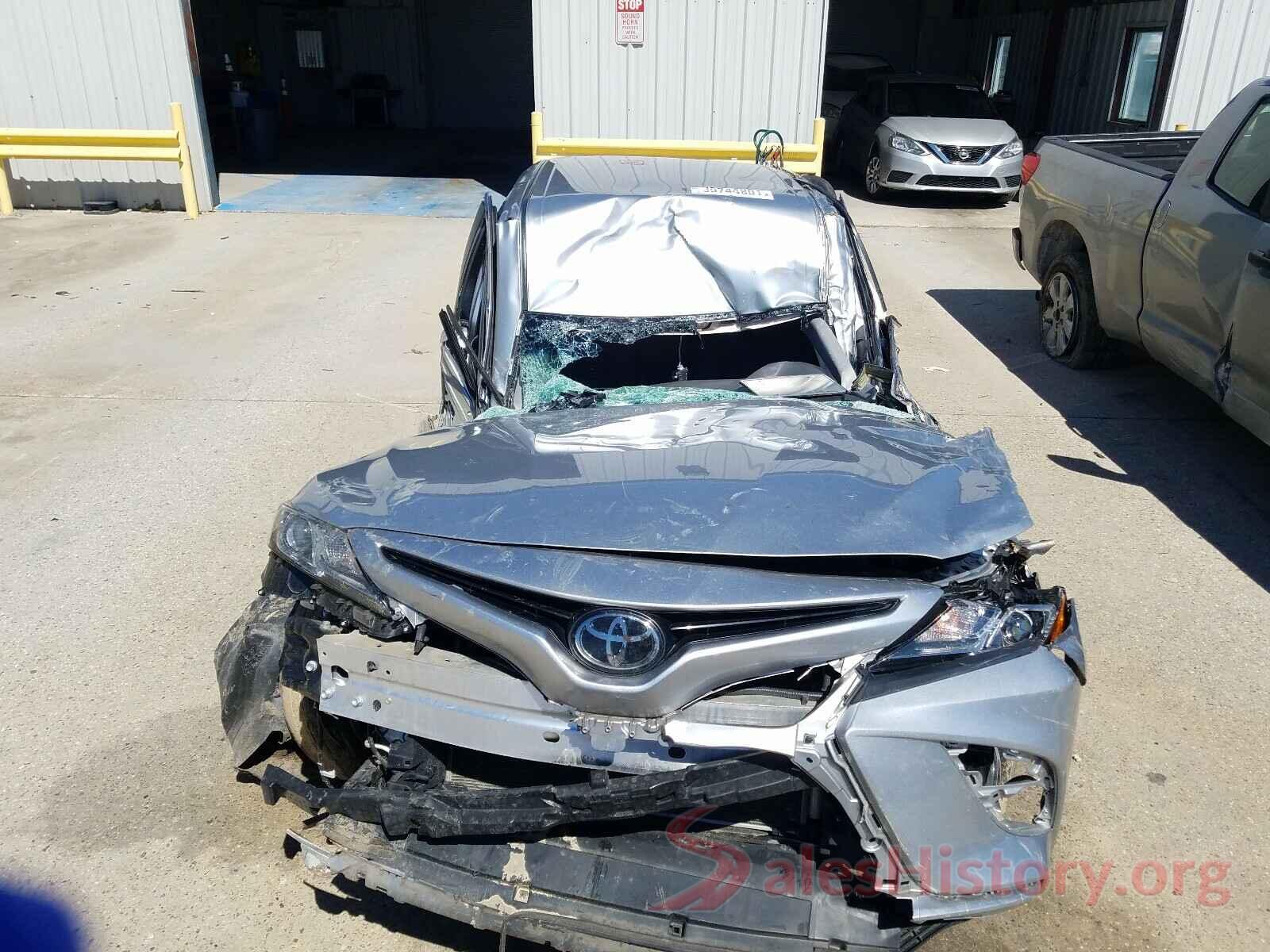 4T1B11HK7JU088763 2018 TOYOTA CAMRY