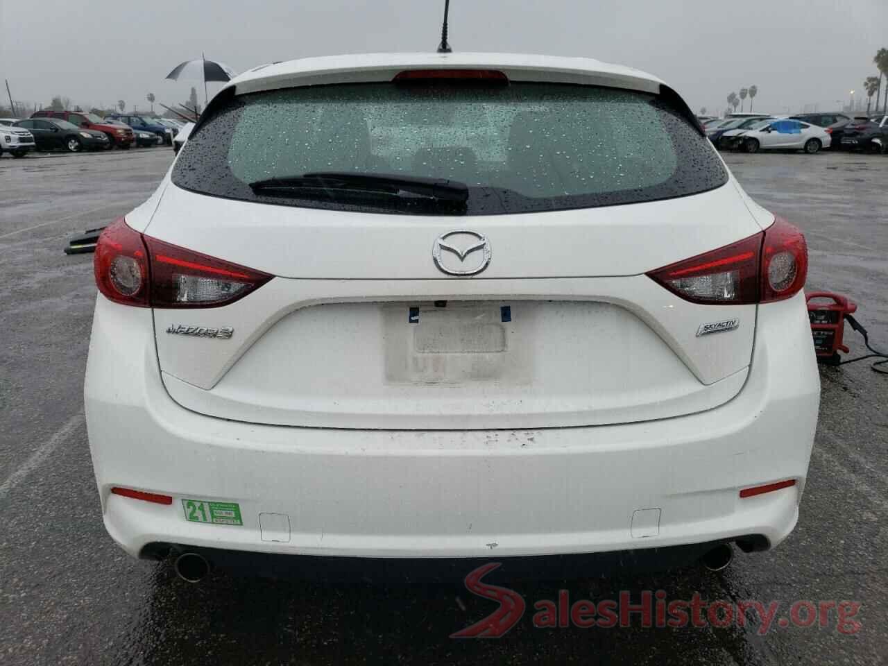 3MZBN1L37JM268626 2018 MAZDA 3