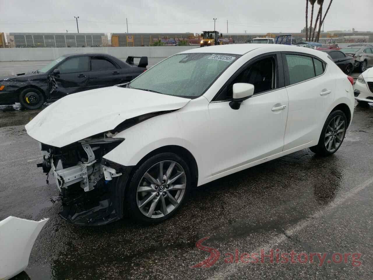 3MZBN1L37JM268626 2018 MAZDA 3