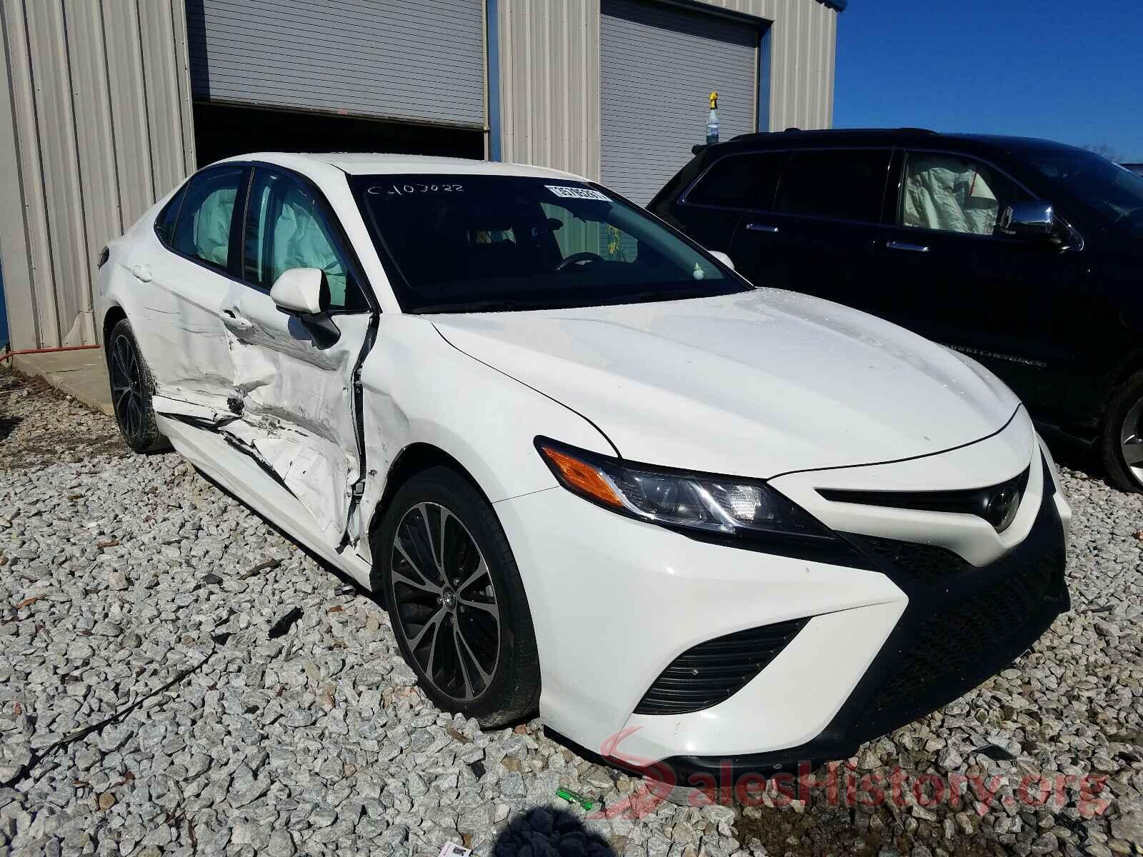 4T1B11HK8JU114951 2018 TOYOTA CAMRY