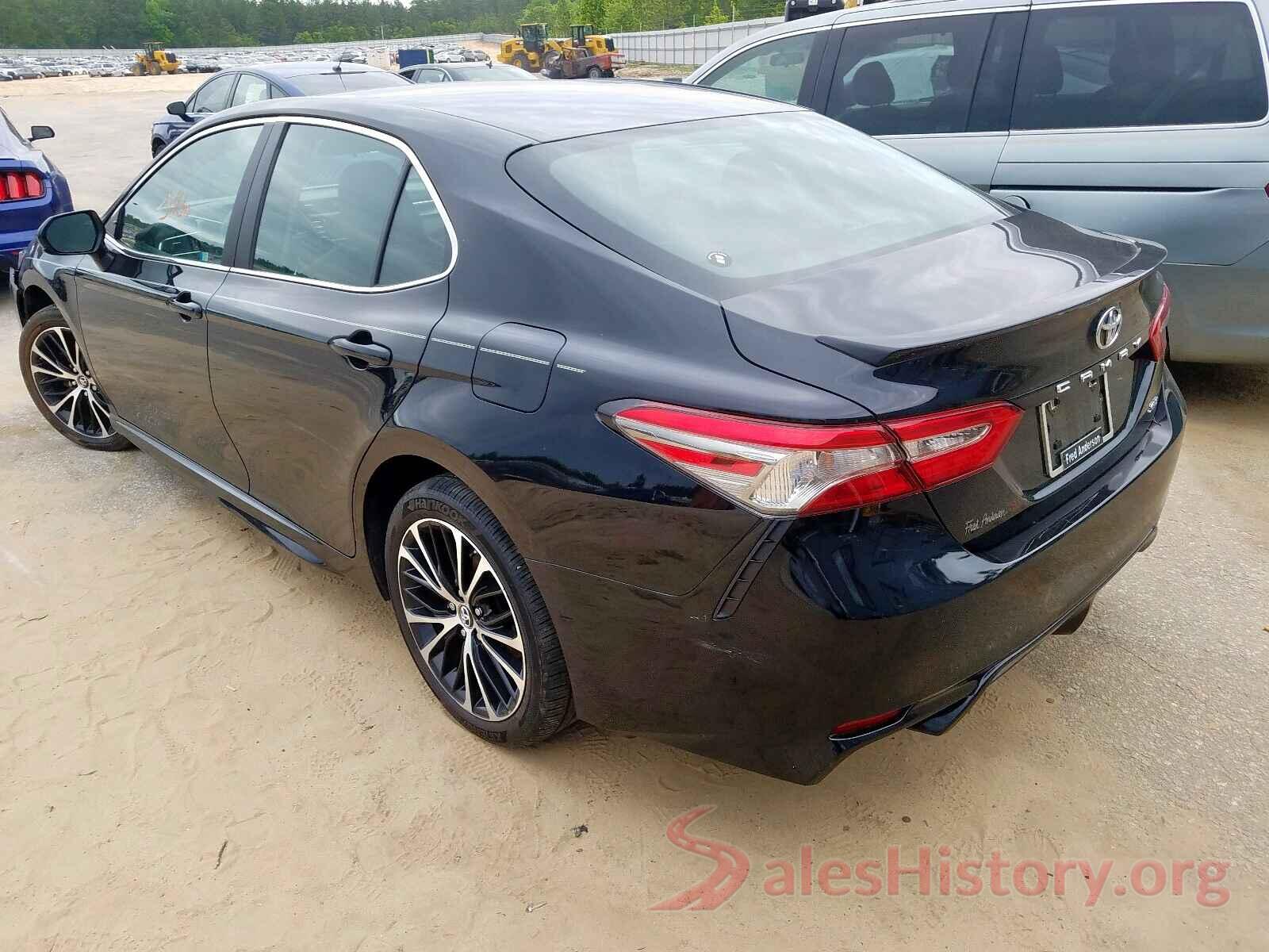 4T1B11HK7JU132129 2018 TOYOTA CAMRY