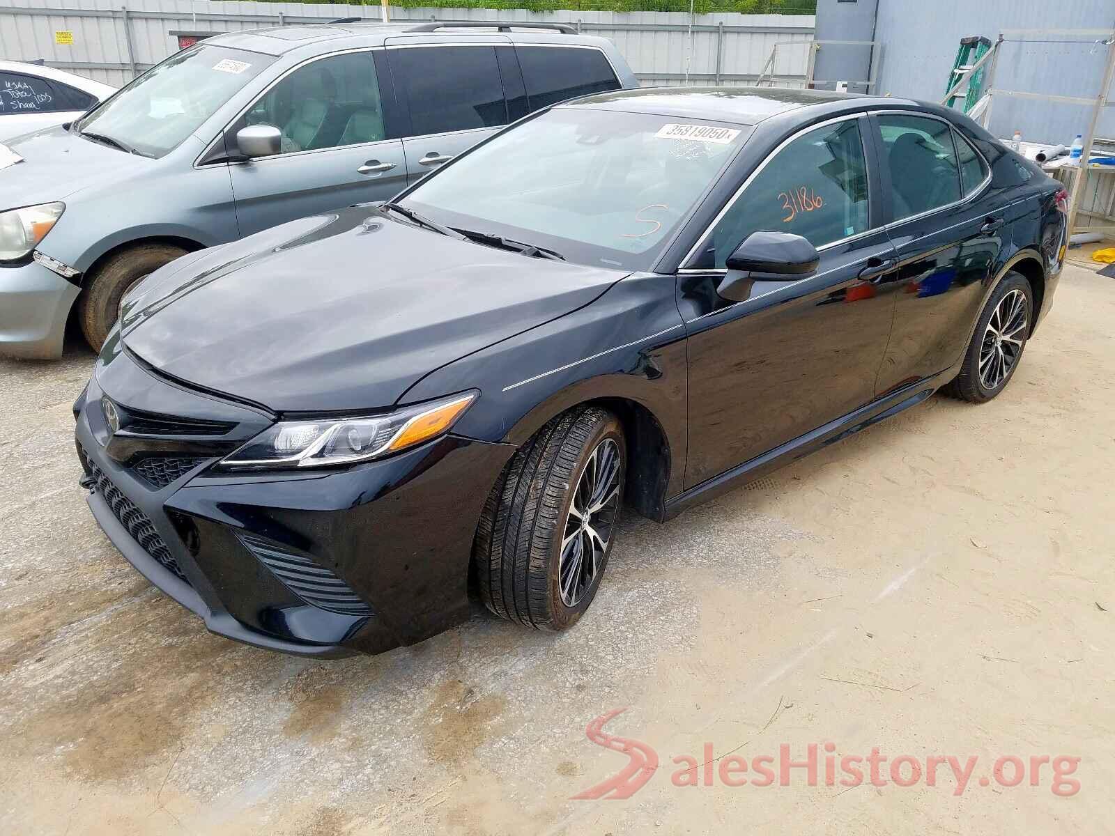 4T1B11HK7JU132129 2018 TOYOTA CAMRY