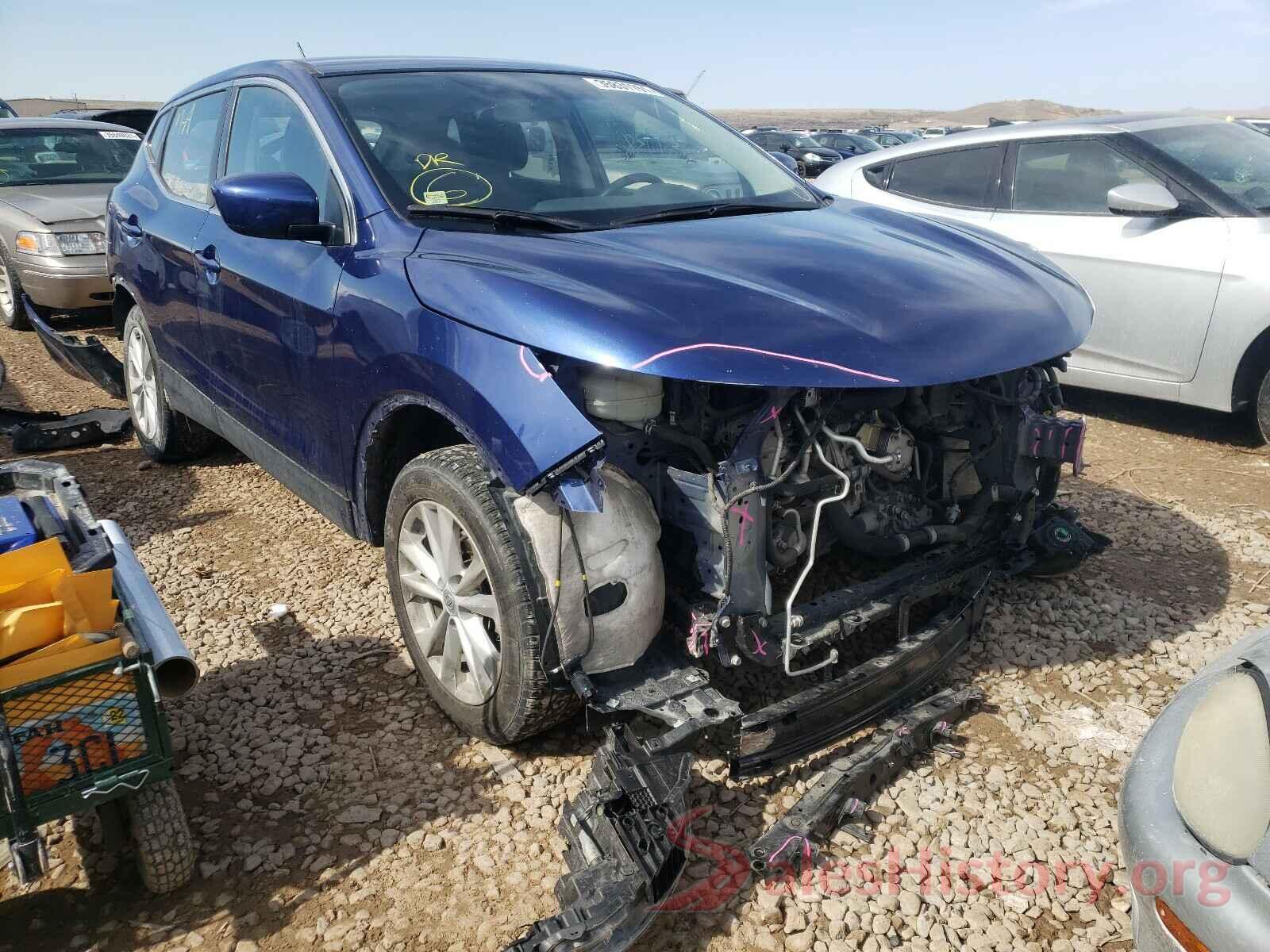 JN1BJ1CR1JW255201 2018 NISSAN ROGUE