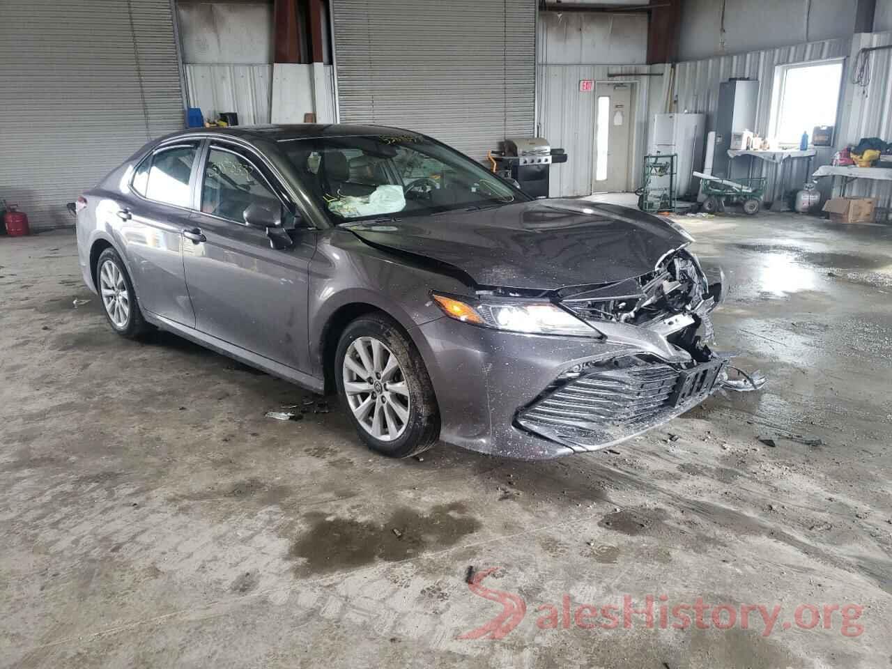 4T1B11HK9JU597589 2018 TOYOTA CAMRY