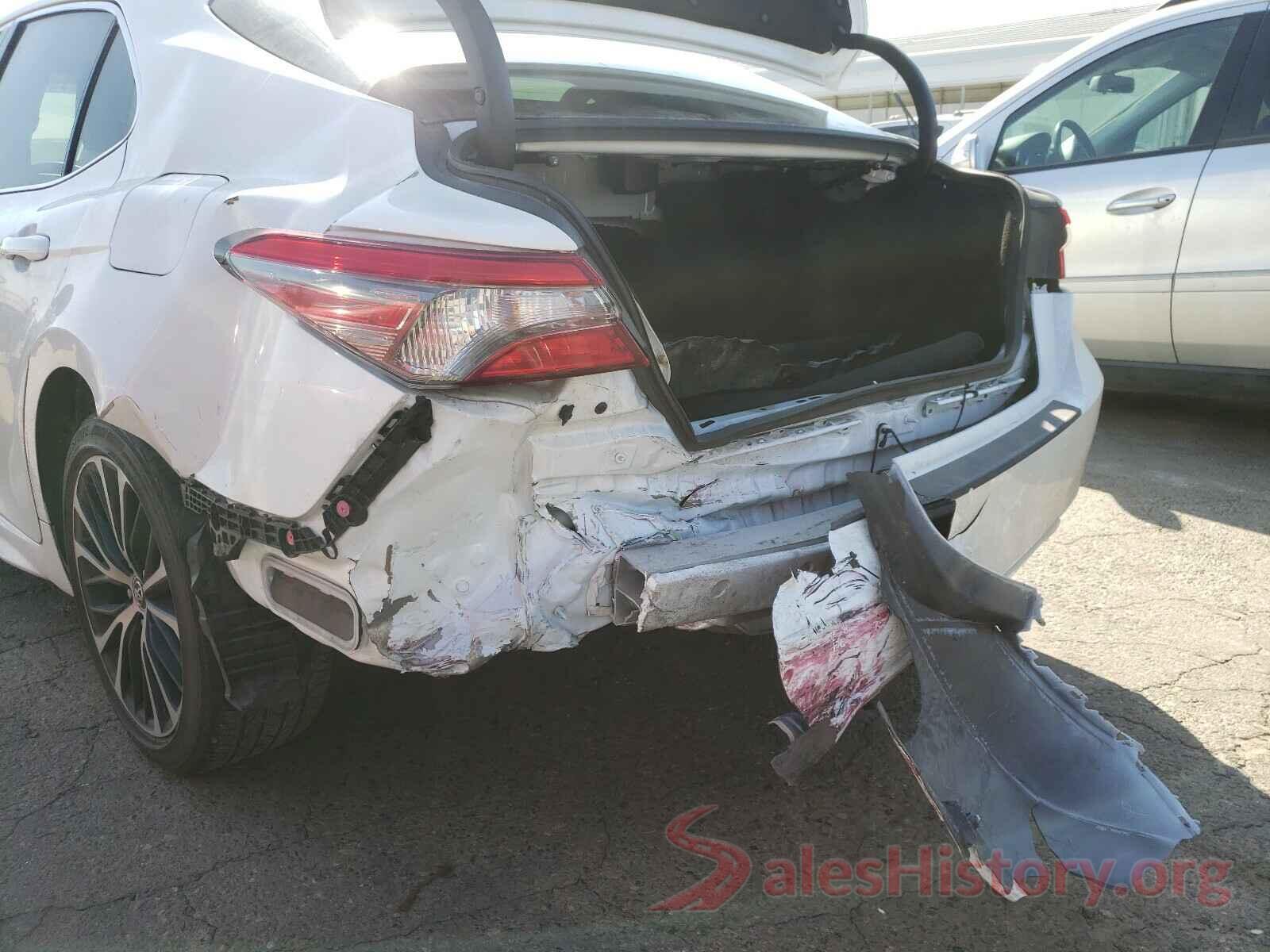 JTNB11HK0J3051611 2018 TOYOTA CAMRY