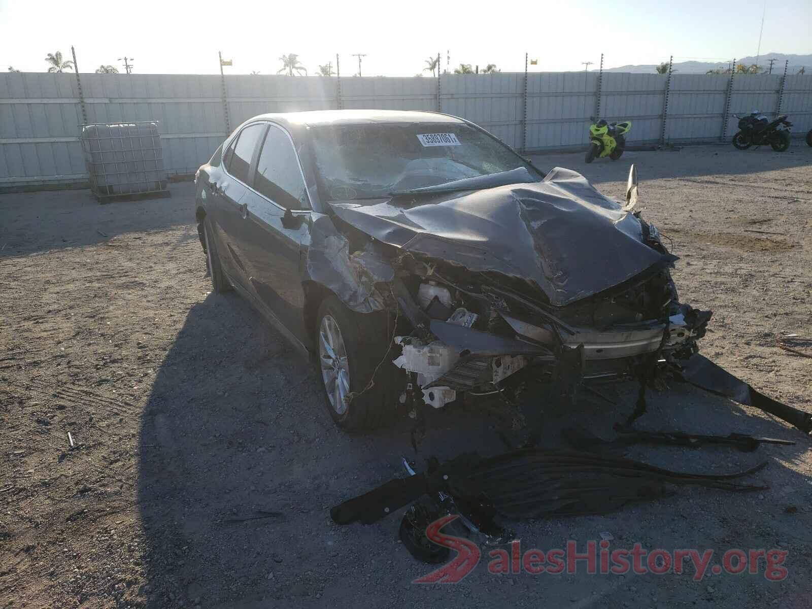 4T1B11HK2JU027000 2018 TOYOTA CAMRY