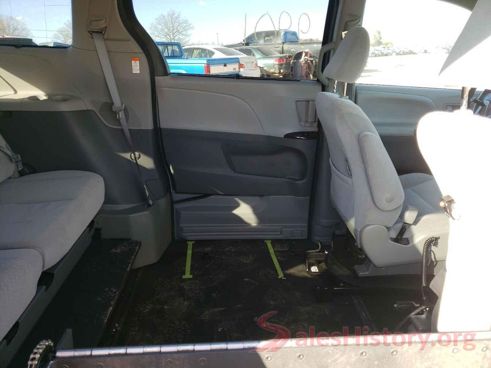 5TDKZ3DC8JS964302 2018 TOYOTA SIENNA