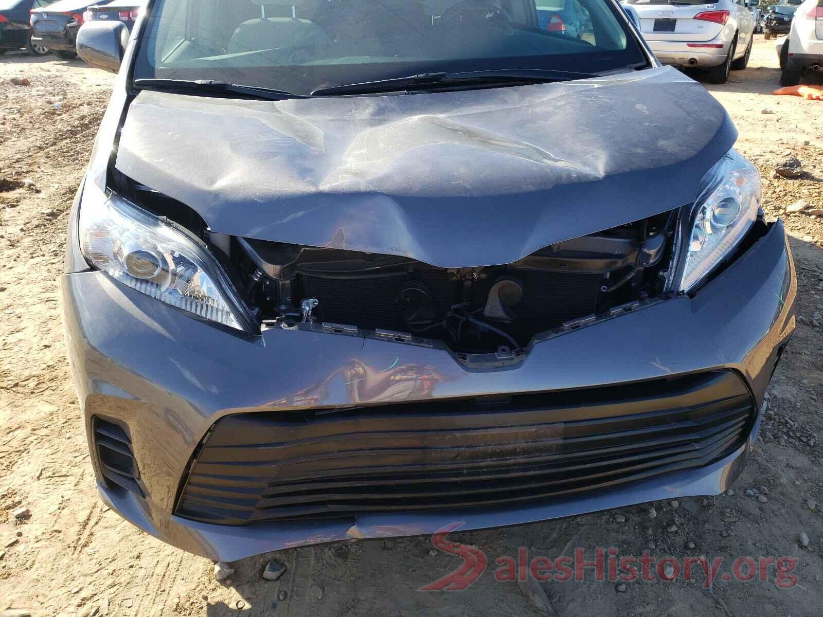 5TDKZ3DC8JS964302 2018 TOYOTA SIENNA