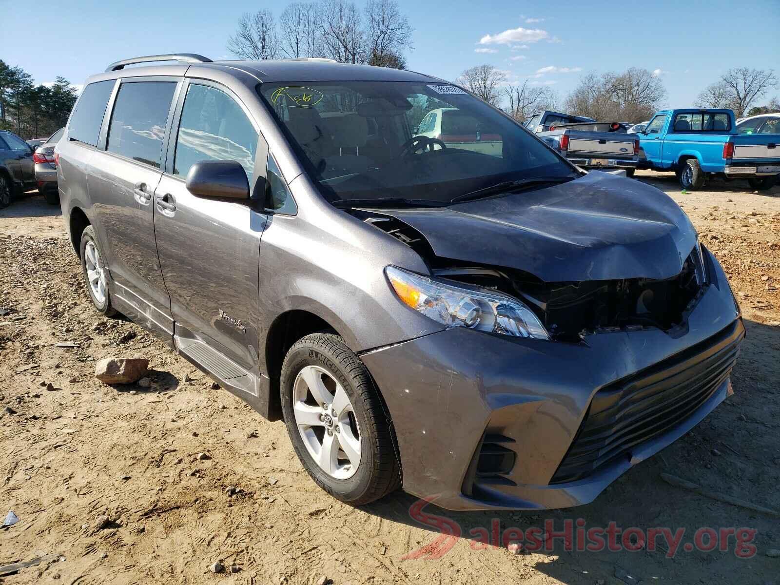 5TDKZ3DC8JS964302 2018 TOYOTA SIENNA