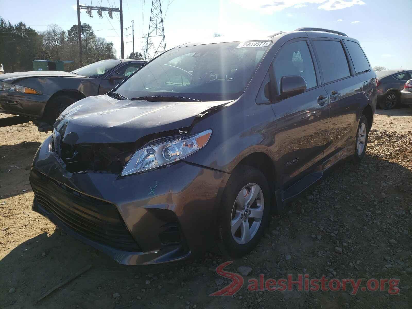 5TDKZ3DC8JS964302 2018 TOYOTA SIENNA