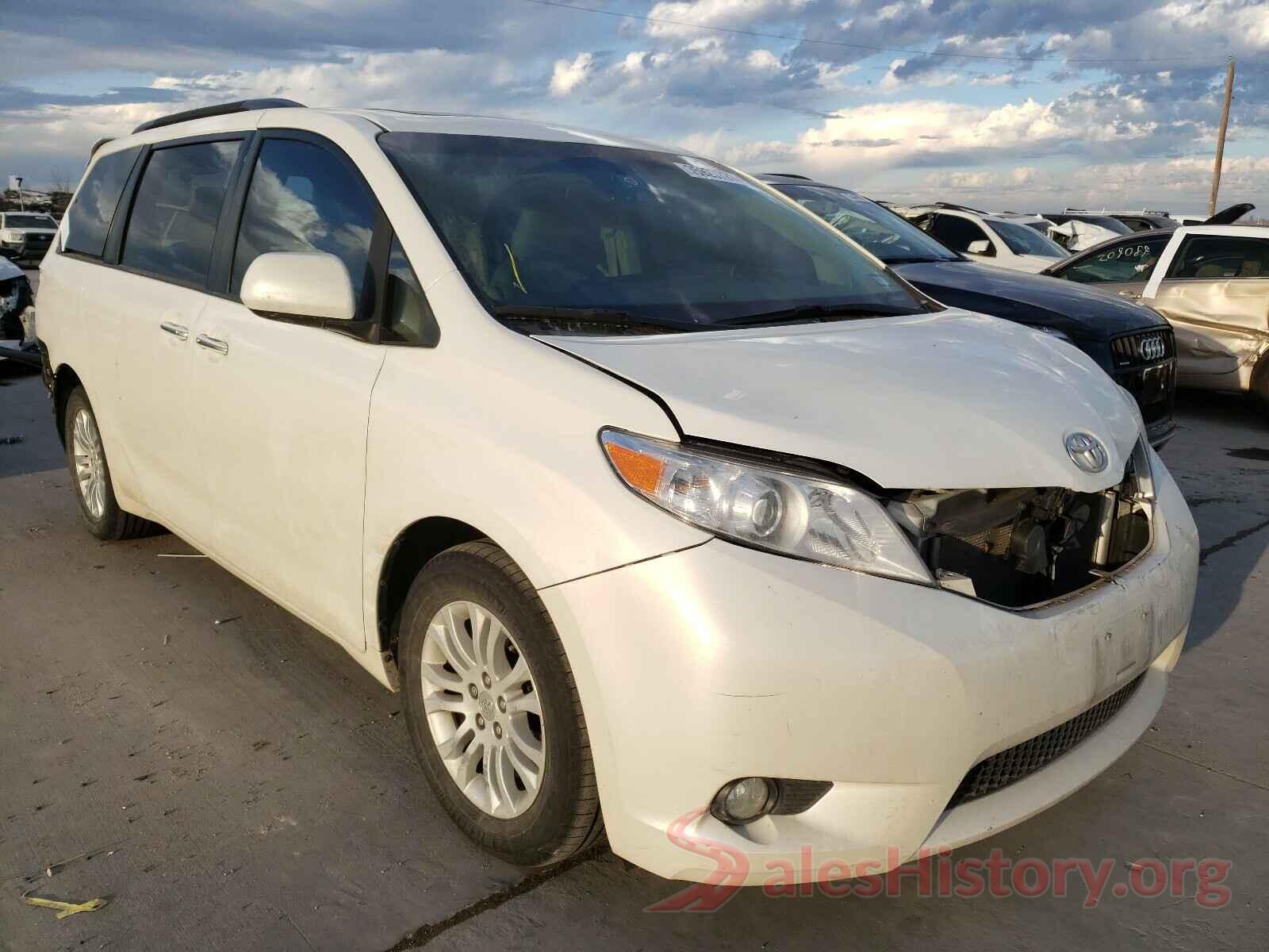 5TDYZ3DC8HS864303 2017 TOYOTA SIENNA