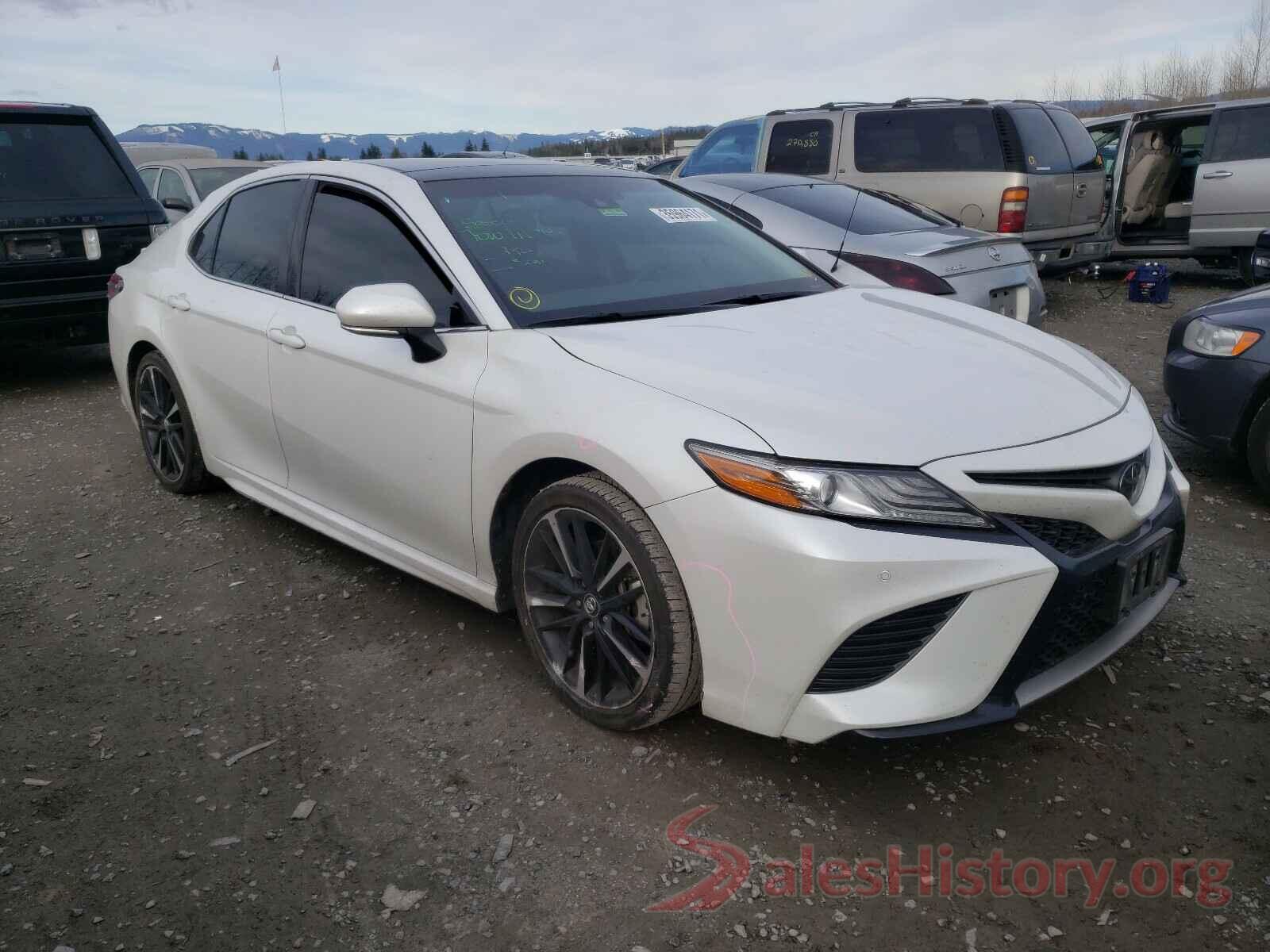 4T1B61HK1JU103680 2018 TOYOTA CAMRY