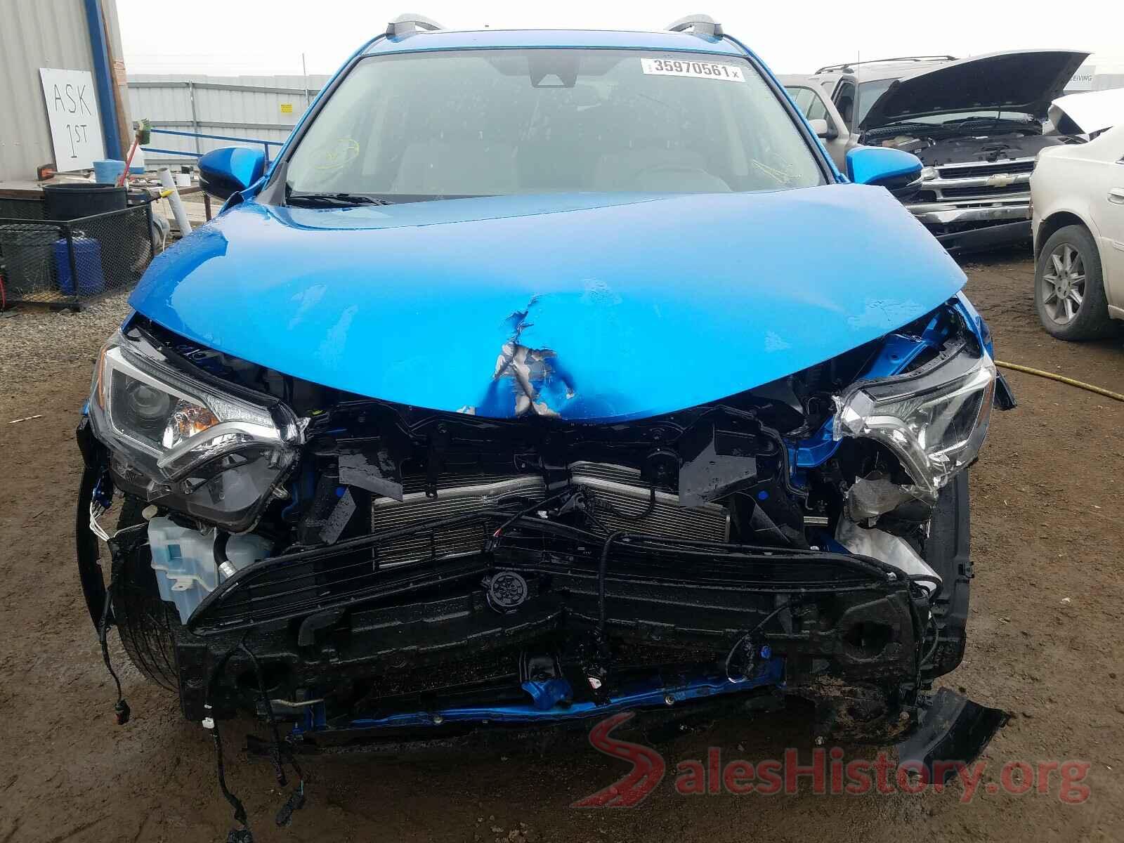 JTMRJREV7JD235986 2018 TOYOTA RAV4