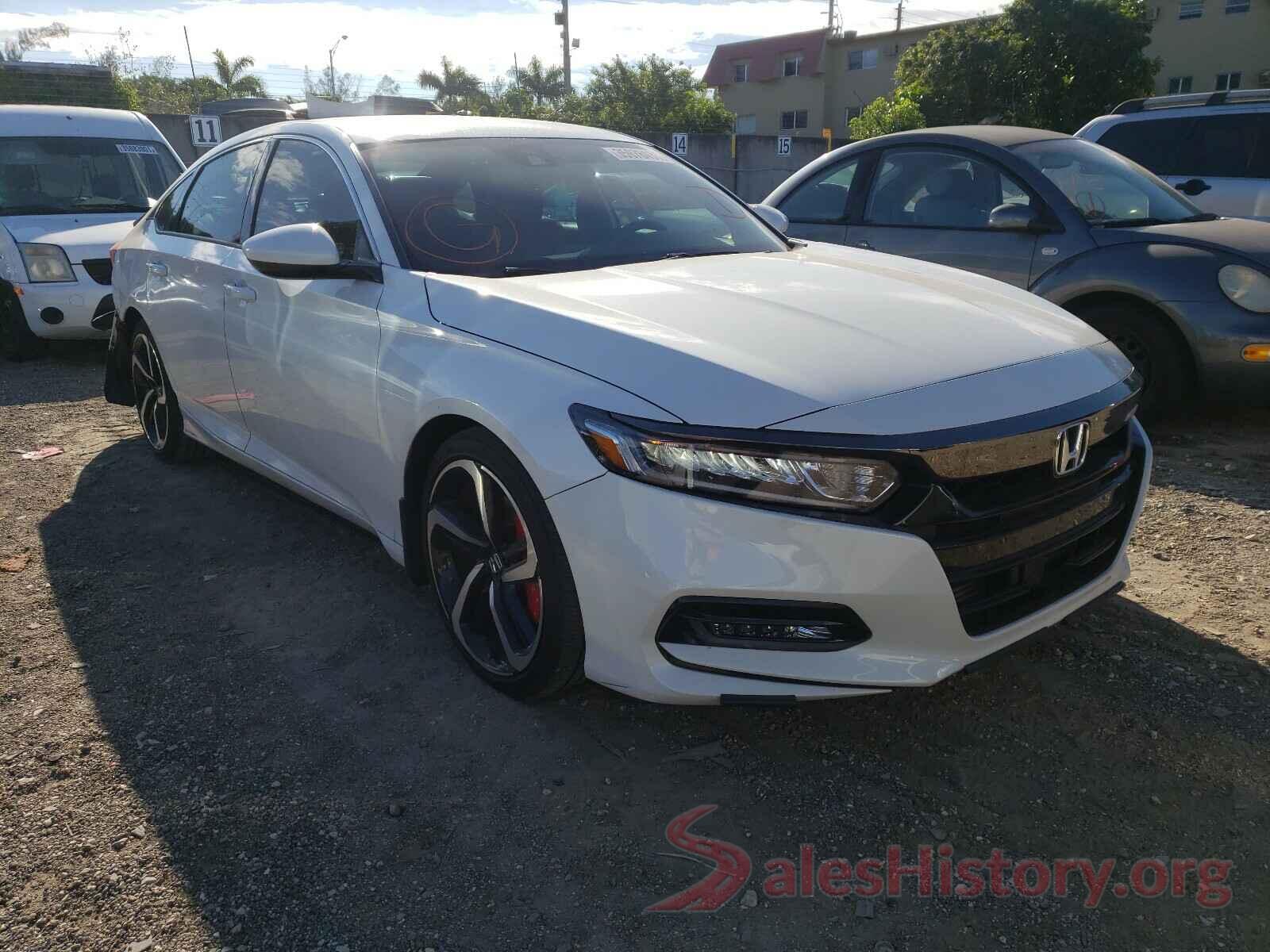 1HGCV1F33JA069882 2018 HONDA ACCORD