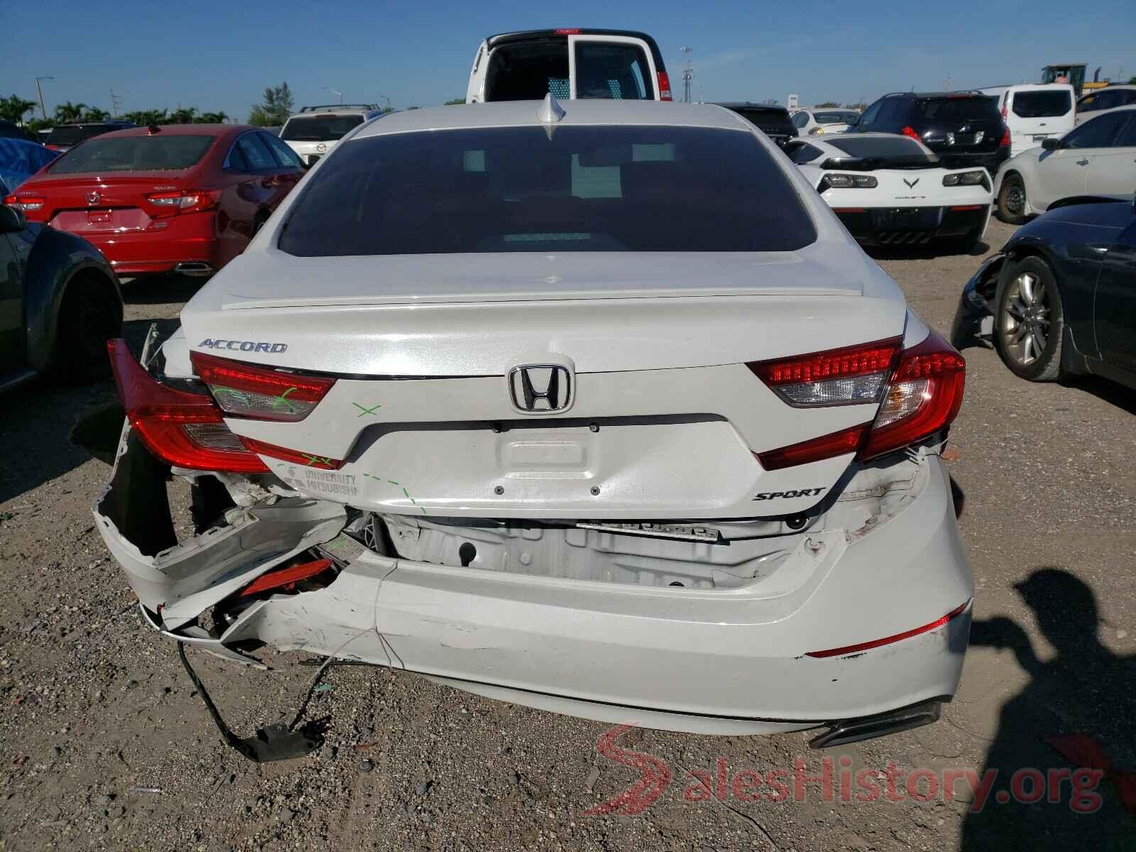 1HGCV1F33JA069882 2018 HONDA ACCORD