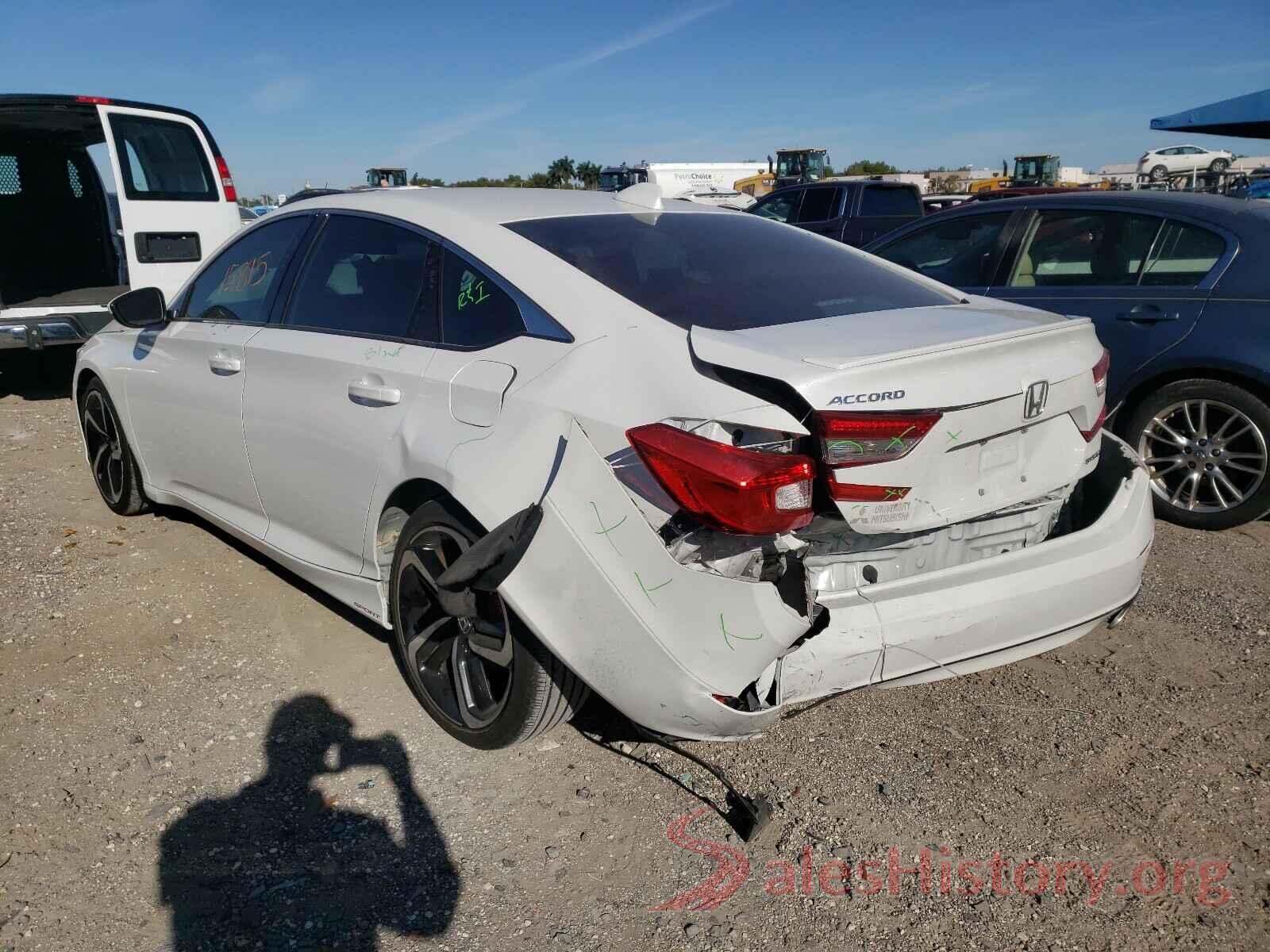 1HGCV1F33JA069882 2018 HONDA ACCORD