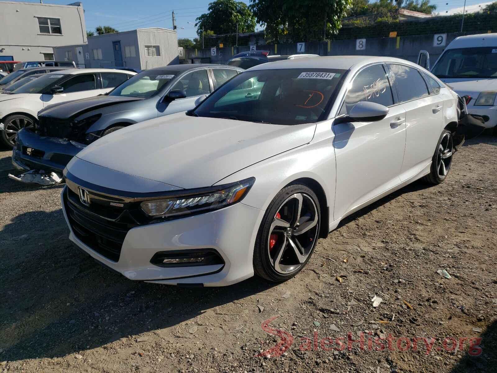 1HGCV1F33JA069882 2018 HONDA ACCORD