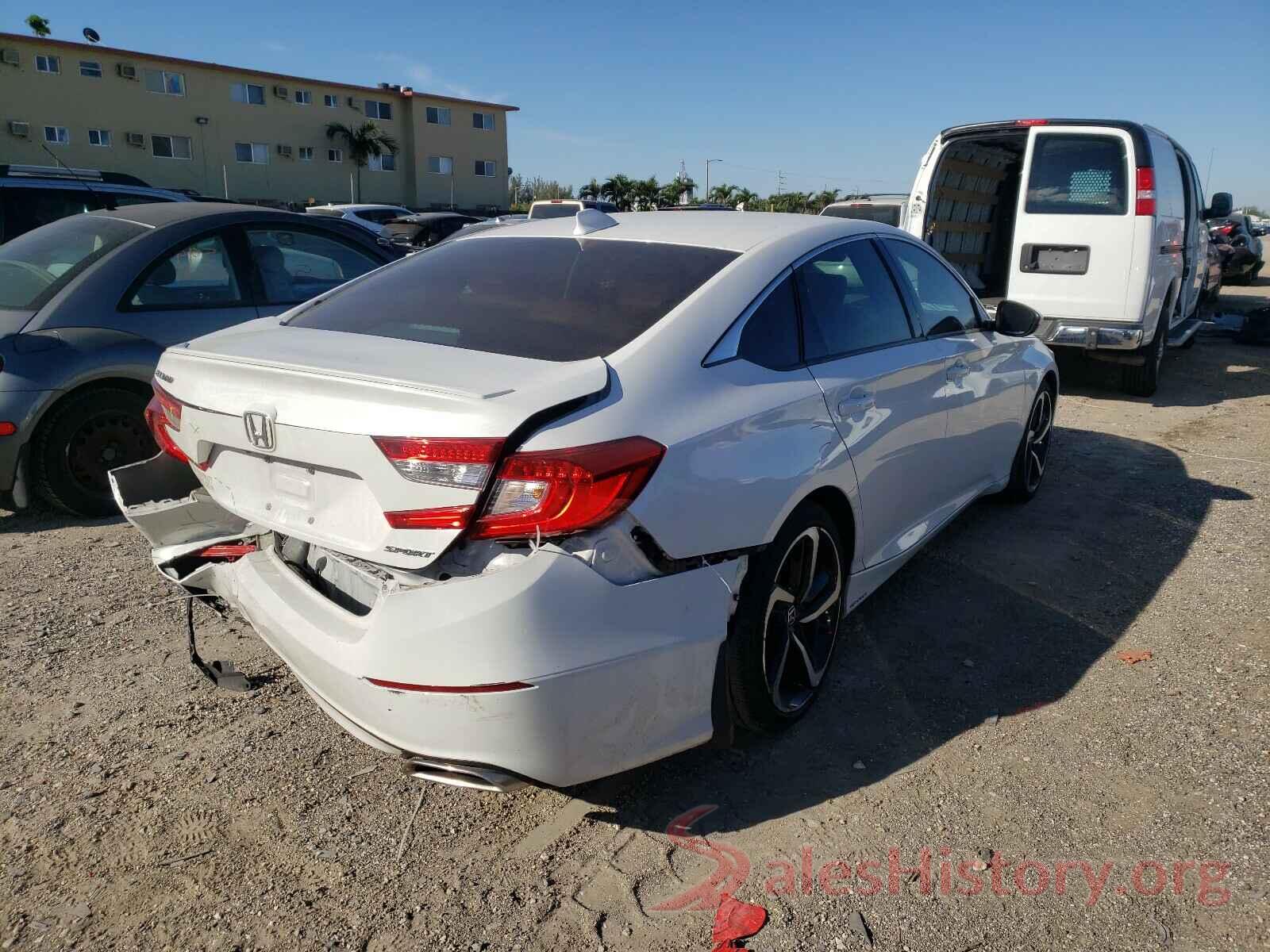 1HGCV1F33JA069882 2018 HONDA ACCORD