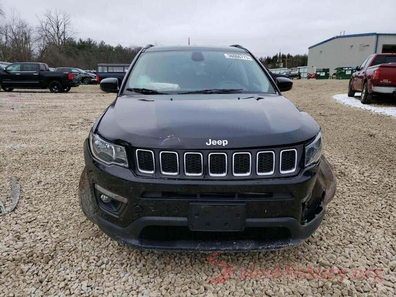 3C4NJDBB8JT135112 2018 JEEP COMPASS